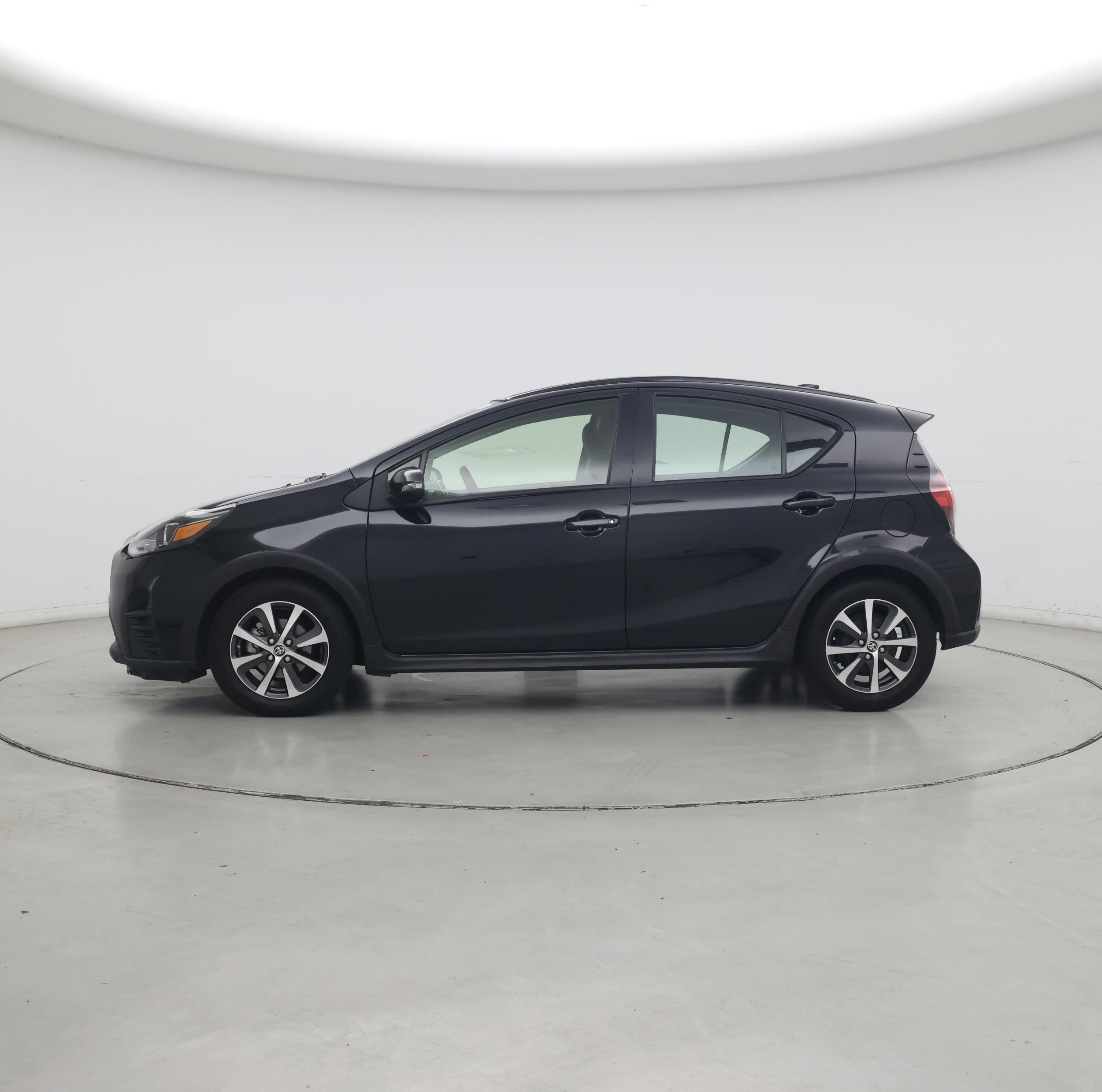 Thumbnail: 2019 Toyota Prius c - 3