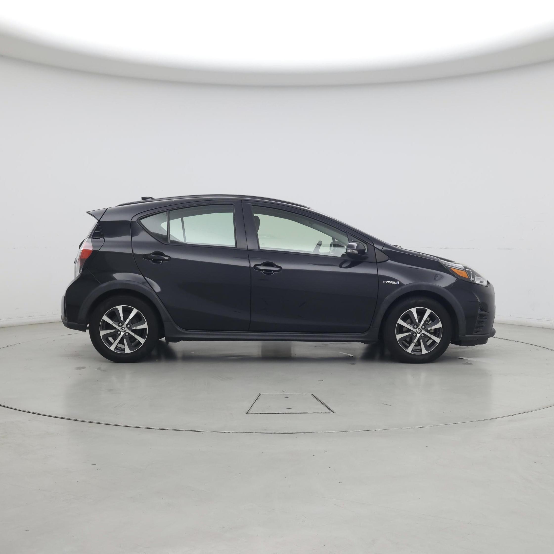 Thumbnail: 2019 Toyota Prius c - 7