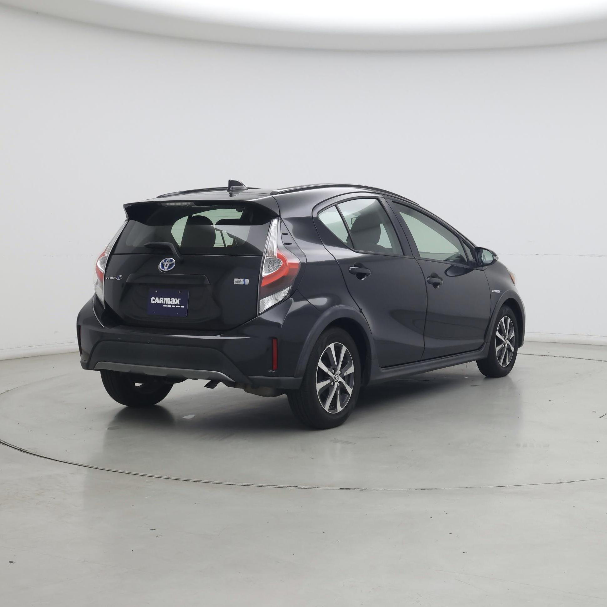 Thumbnail: 2019 Toyota Prius c - 8