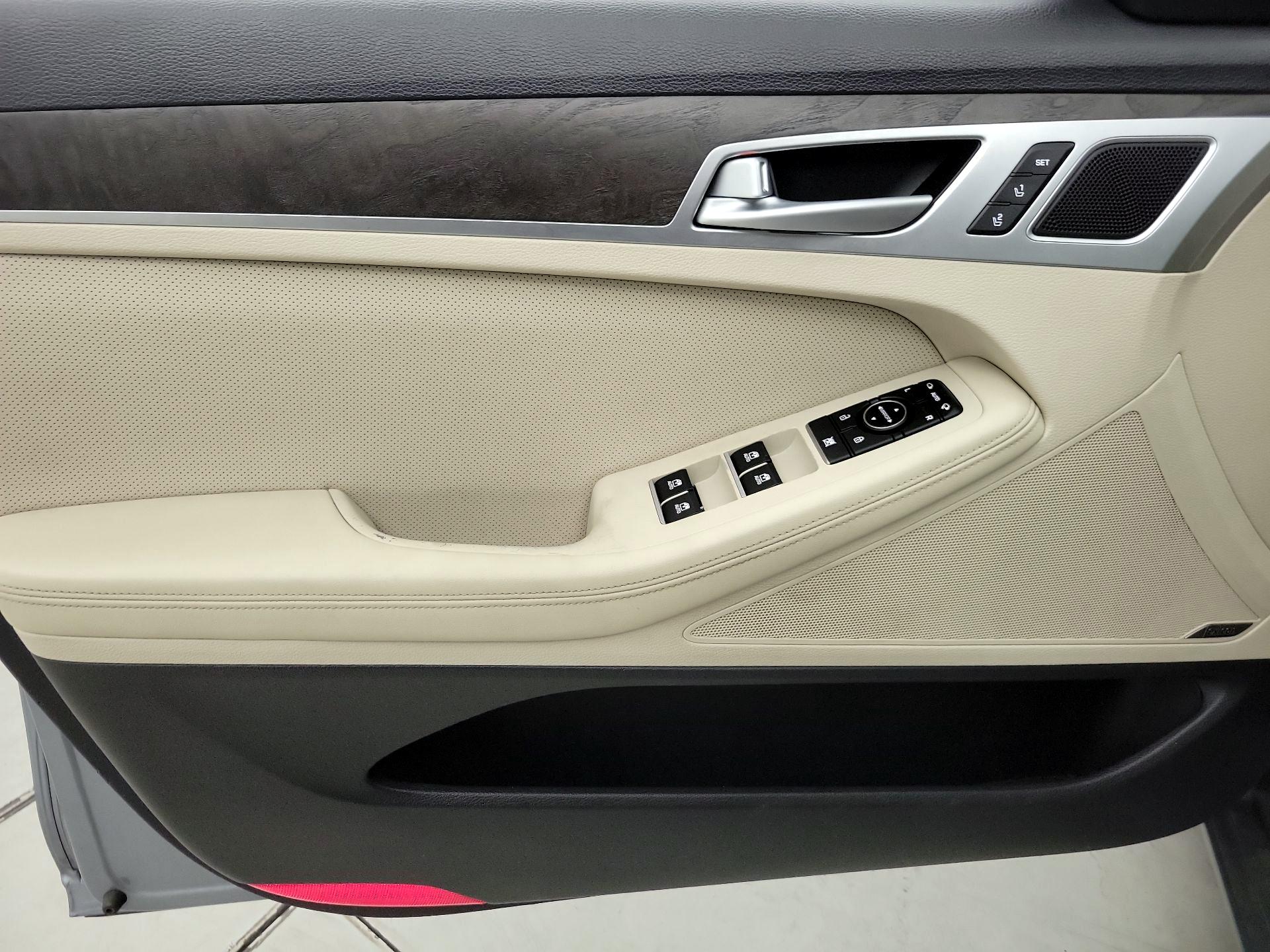 Thumbnail: 2015 Hyundai Genesis - 12