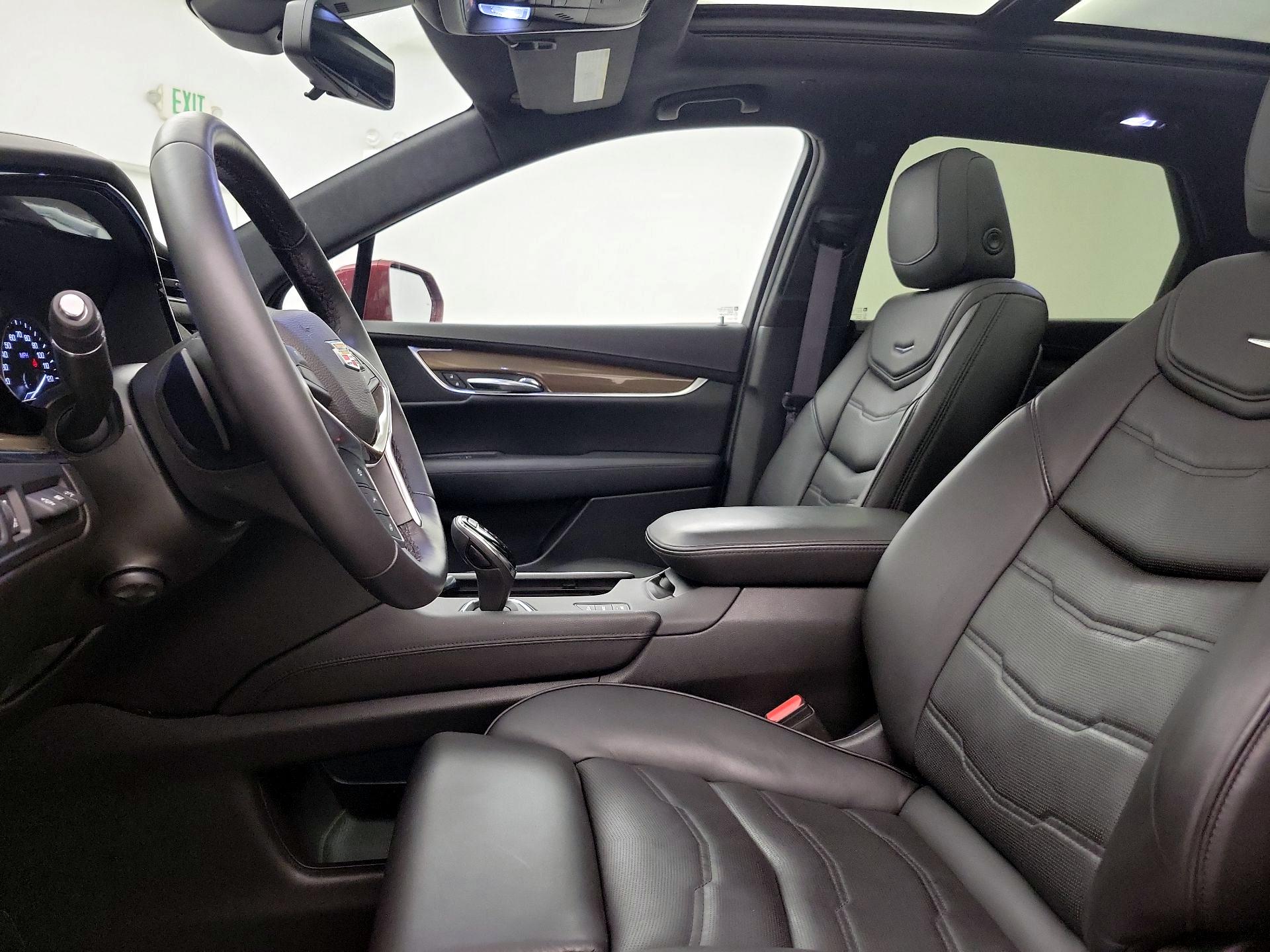 Thumbnail: 2017 Cadillac XT5 - 11
