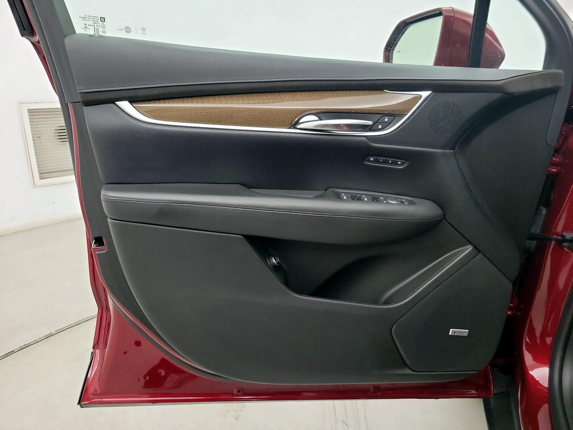 Thumbnail: 2017 Cadillac XT5 - 12