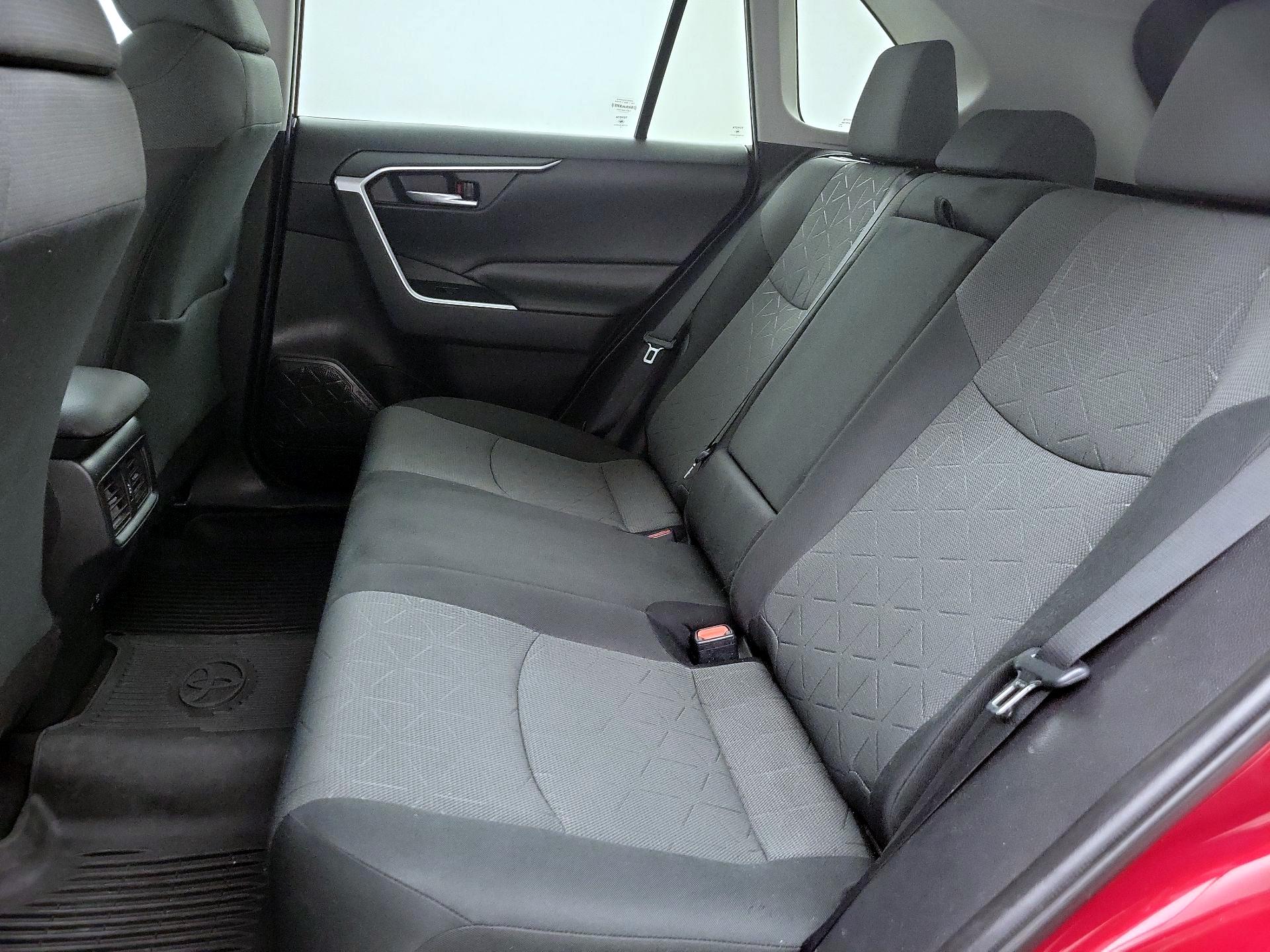 Thumbnail: 2020 Toyota RAV4 - 19