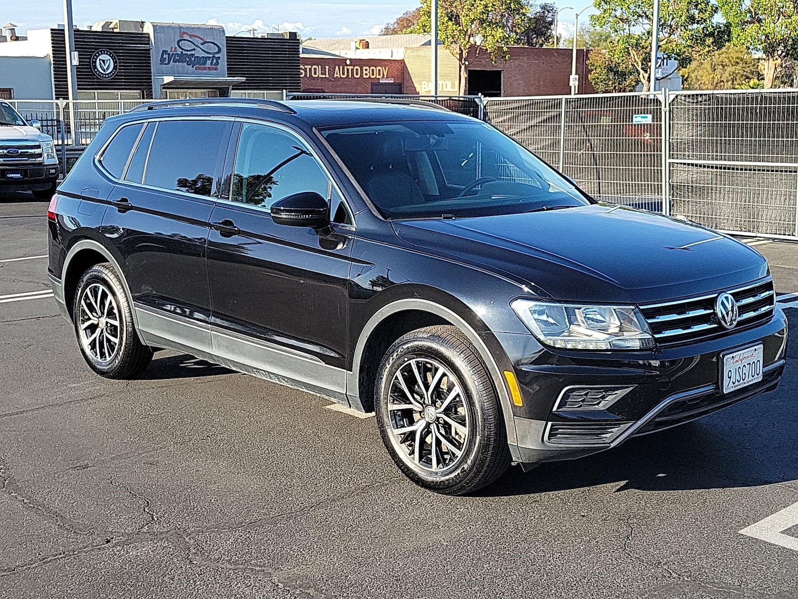 2021 Volkswagen Tiguan SE - Photo 2