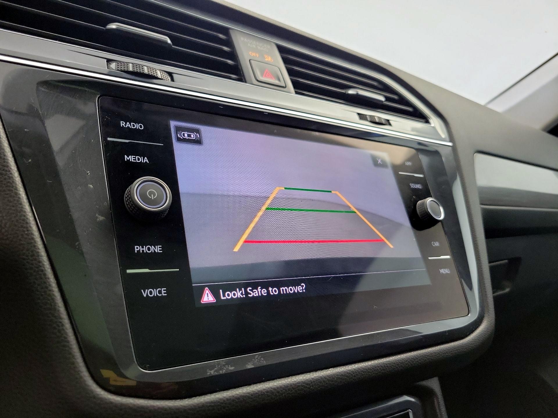 Thumbnail: 2021 Volkswagen Tiguan - 14