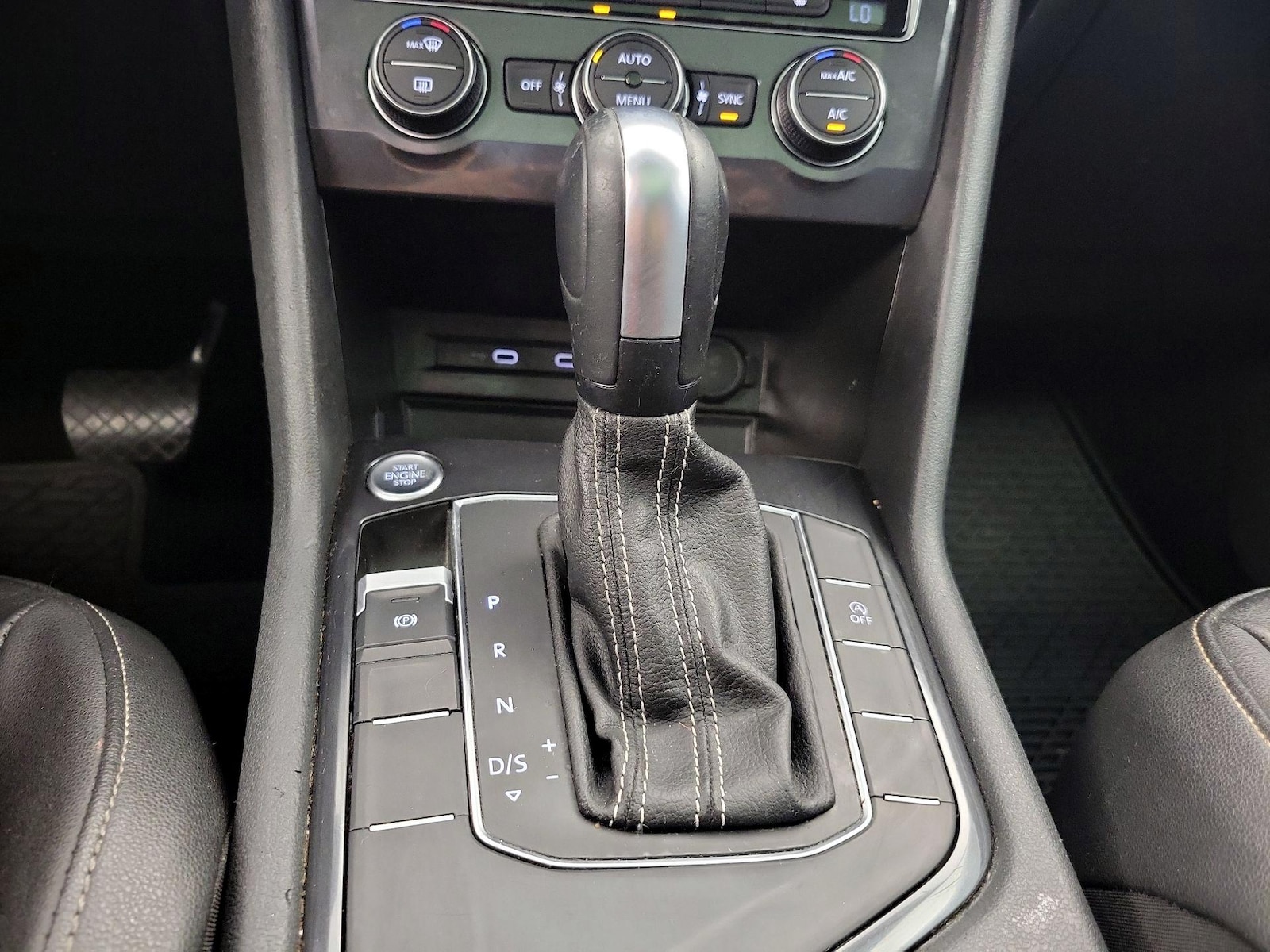 2021 Volkswagen Tiguan SE - Photo 17