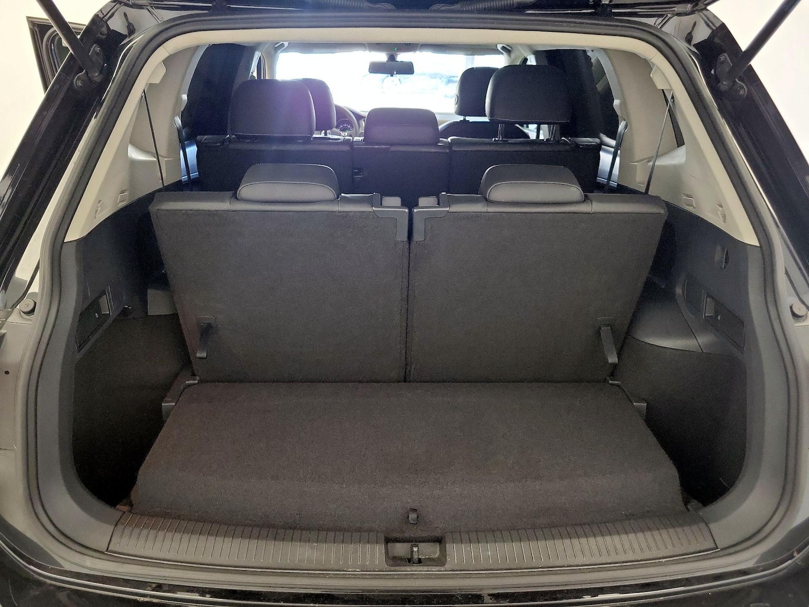 2021 Volkswagen Tiguan SE - Photo 22