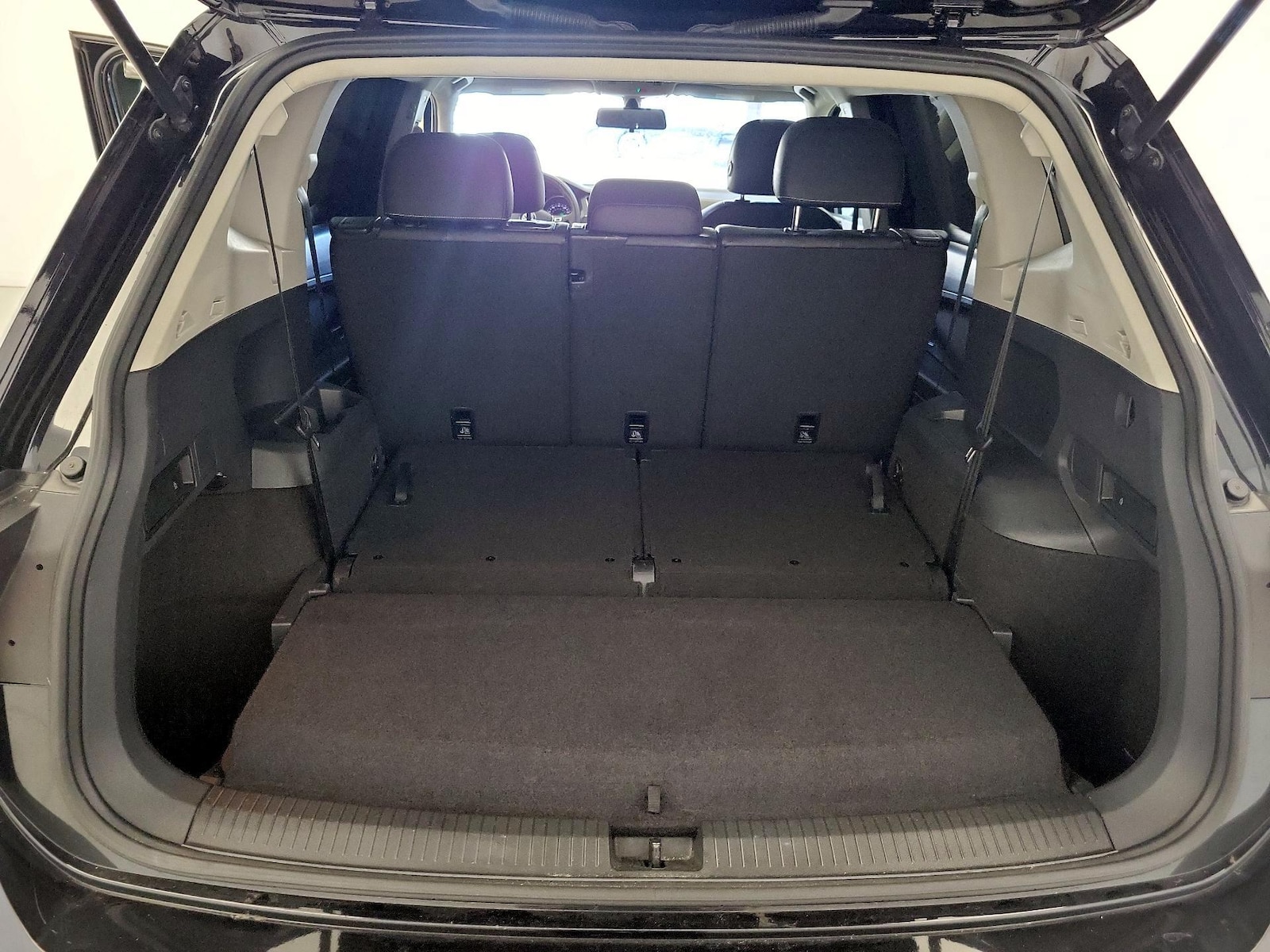 2021 Volkswagen Tiguan SE - Photo 23