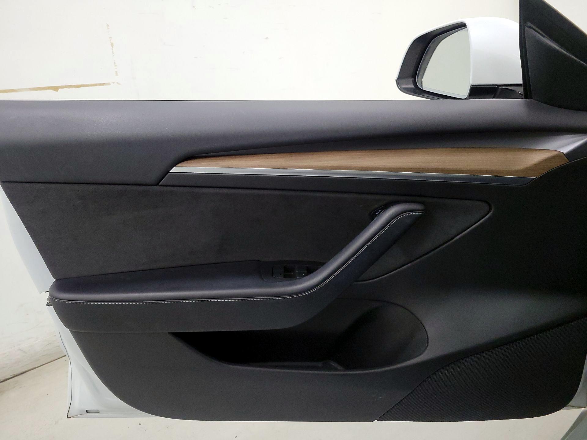 Thumbnail: 2022 Tesla Model 3 - 10