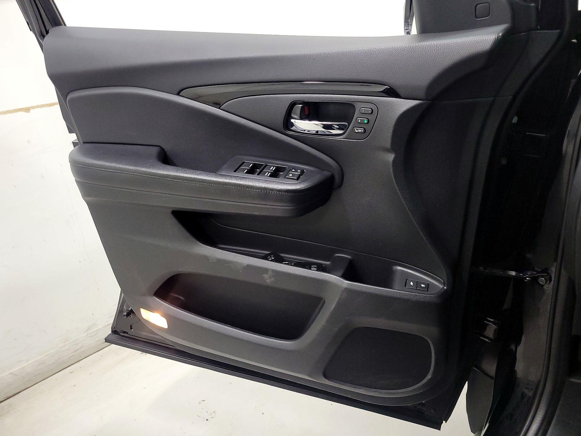 Thumbnail: 2016 Honda Pilot - 12