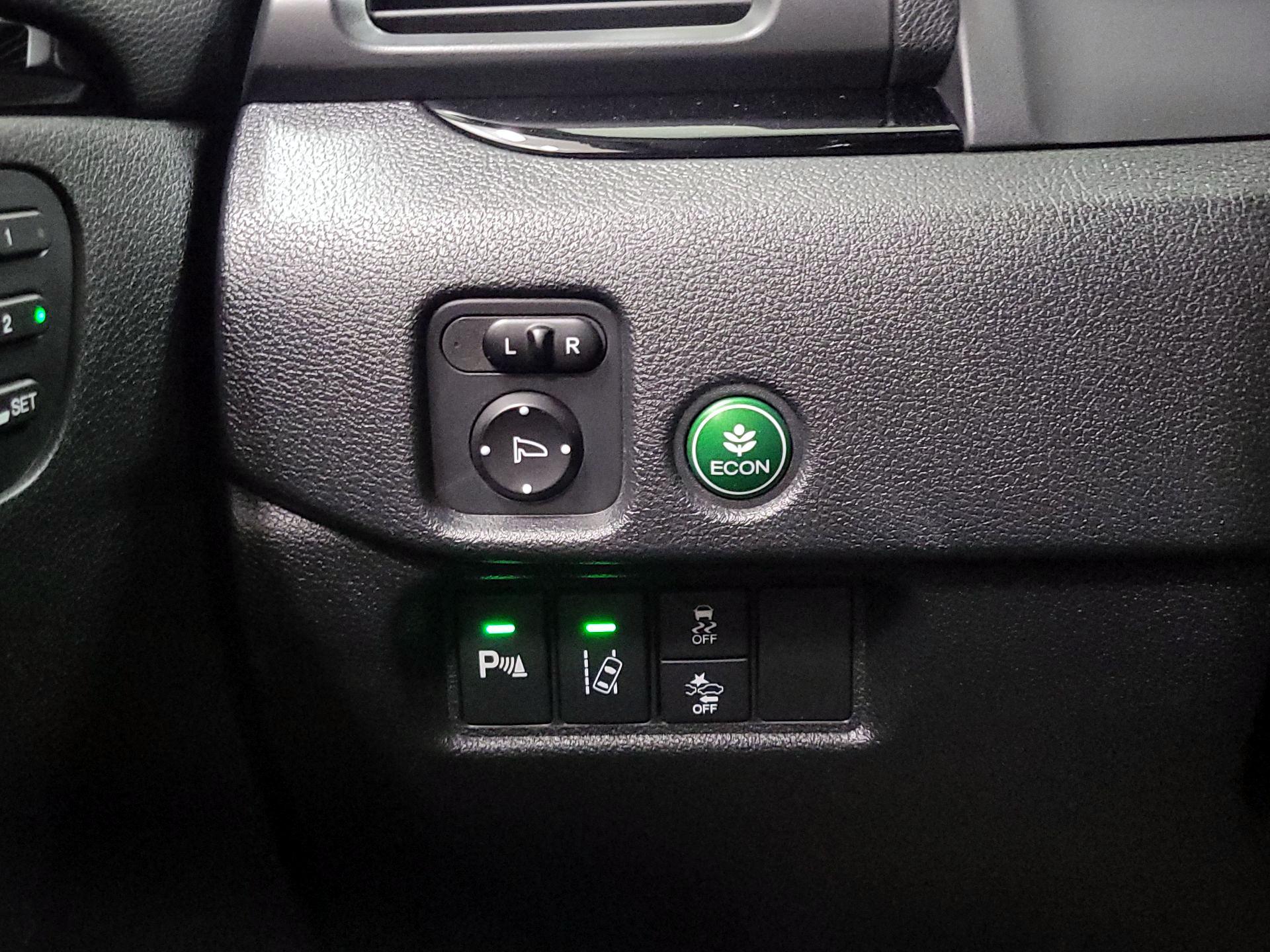 Thumbnail: 2016 Honda Pilot - 13