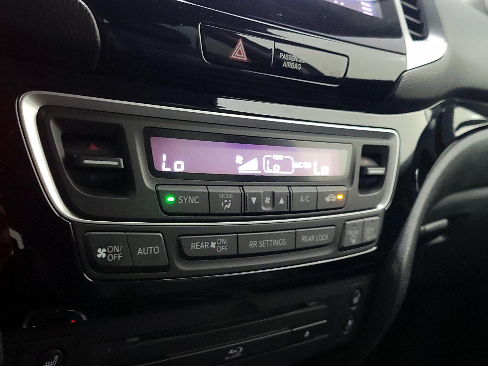 Thumbnail: 2016 Honda Pilot - 16
