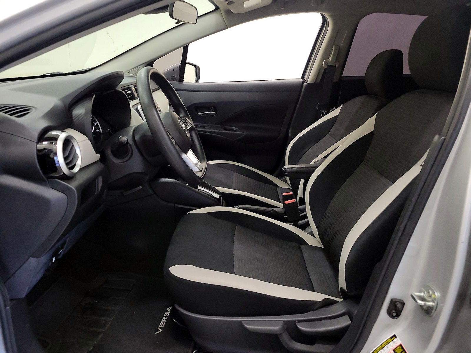 2022 Nissan Versa Sedan SV - Photo 12