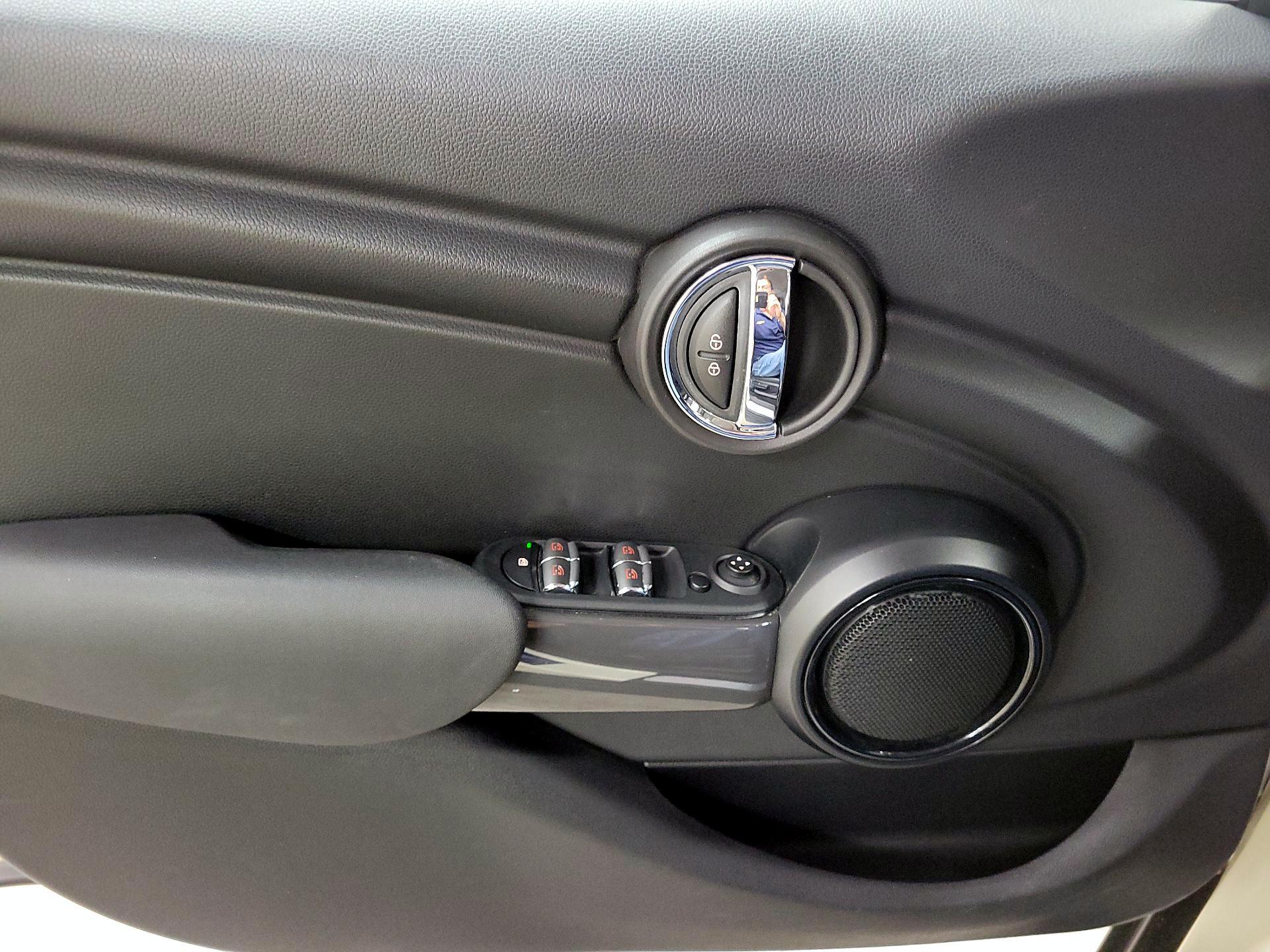 Thumbnail: 2020 MINI Cooper Hardtop - 10