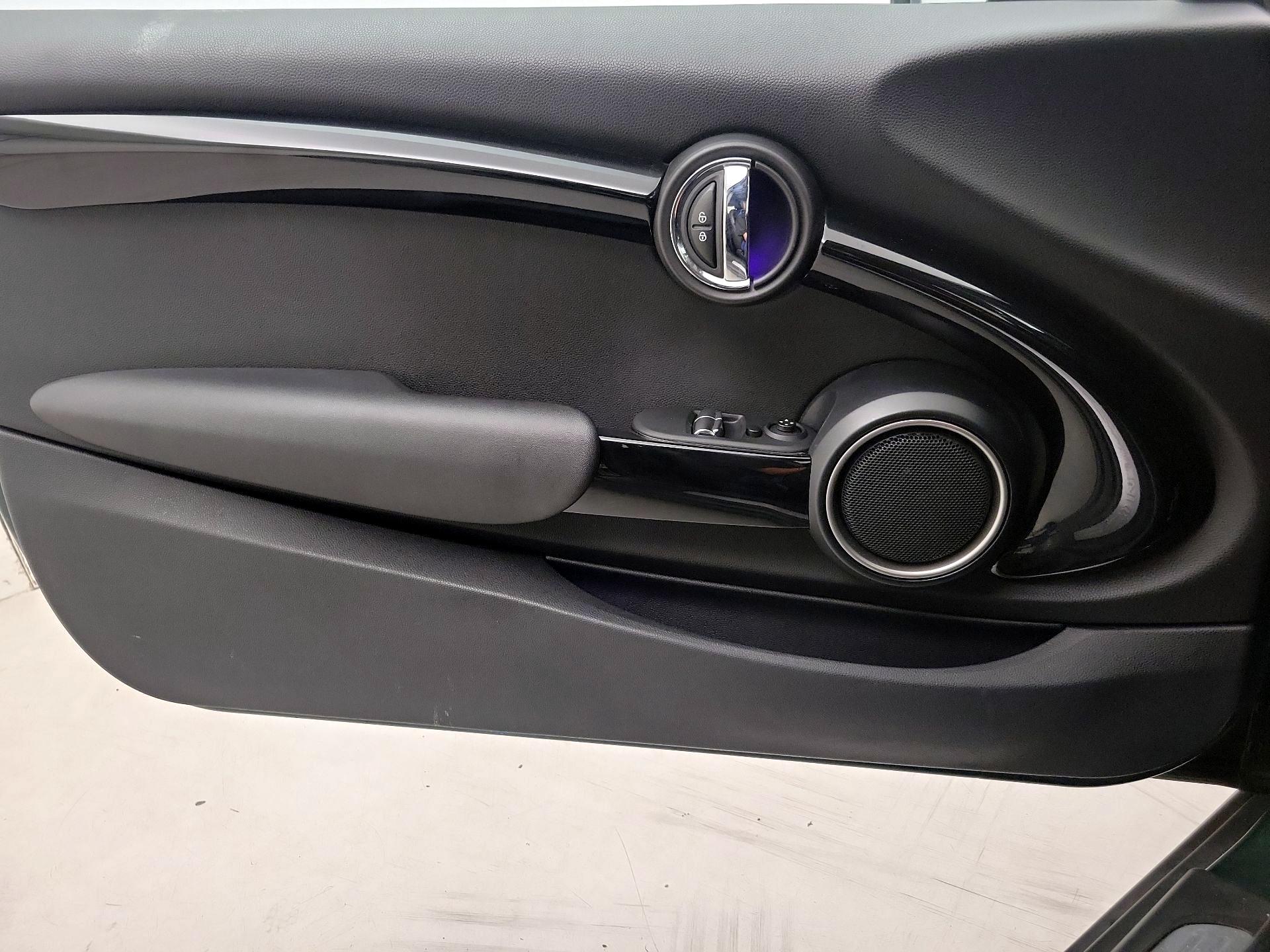 Thumbnail: 2015 MINI Cooper Hardtop - 12