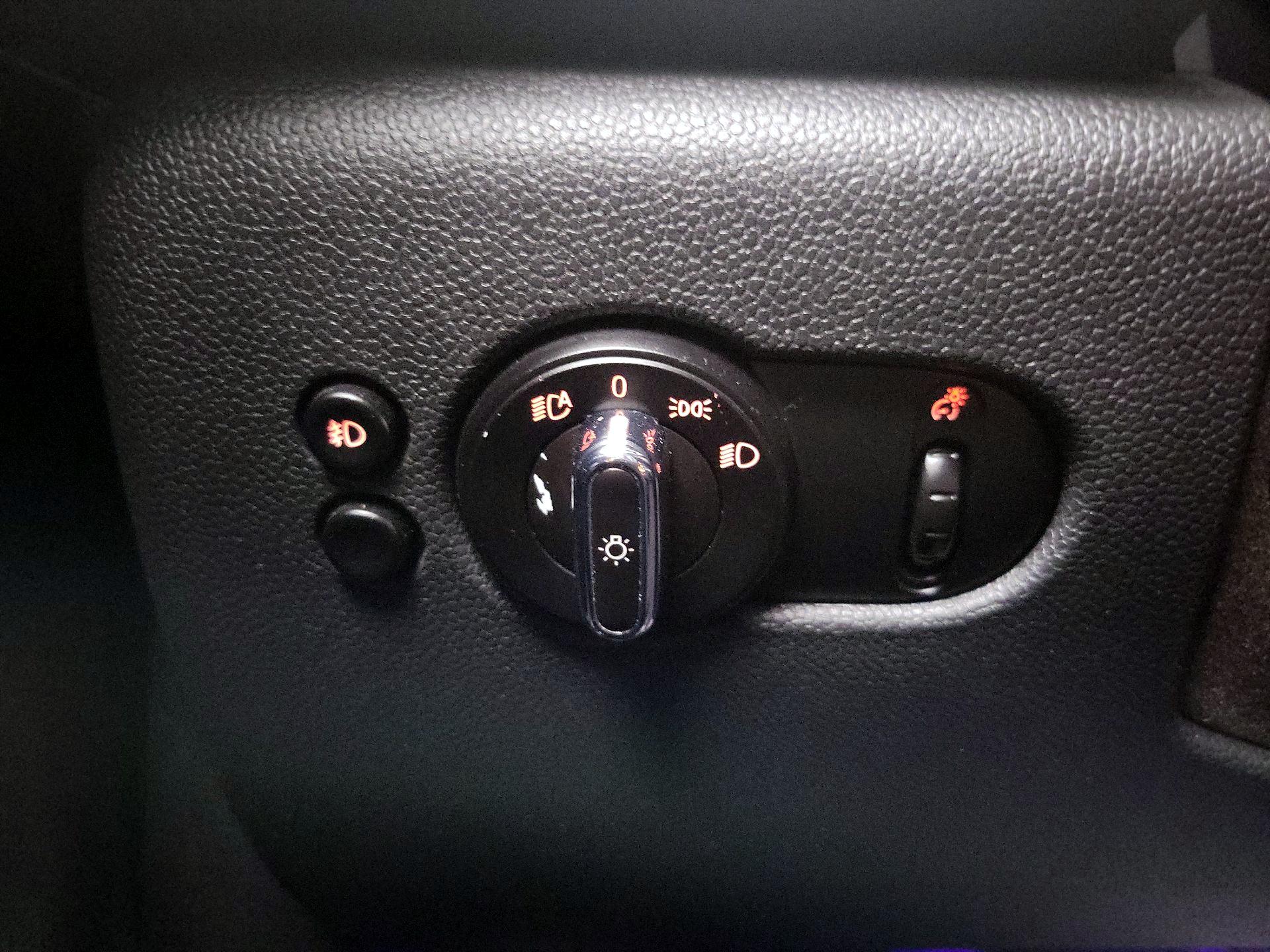 Thumbnail: 2015 MINI Cooper Hardtop - 13