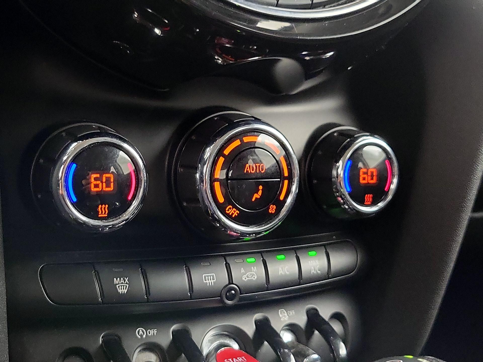 Thumbnail: 2015 MINI Cooper Hardtop - 16