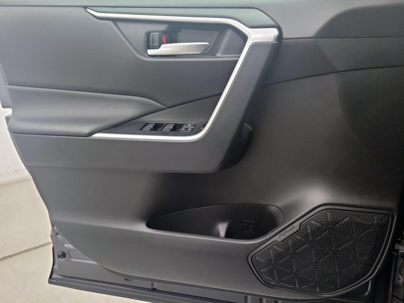 2025 Toyota RAV4 XLE Premium - Photo 13