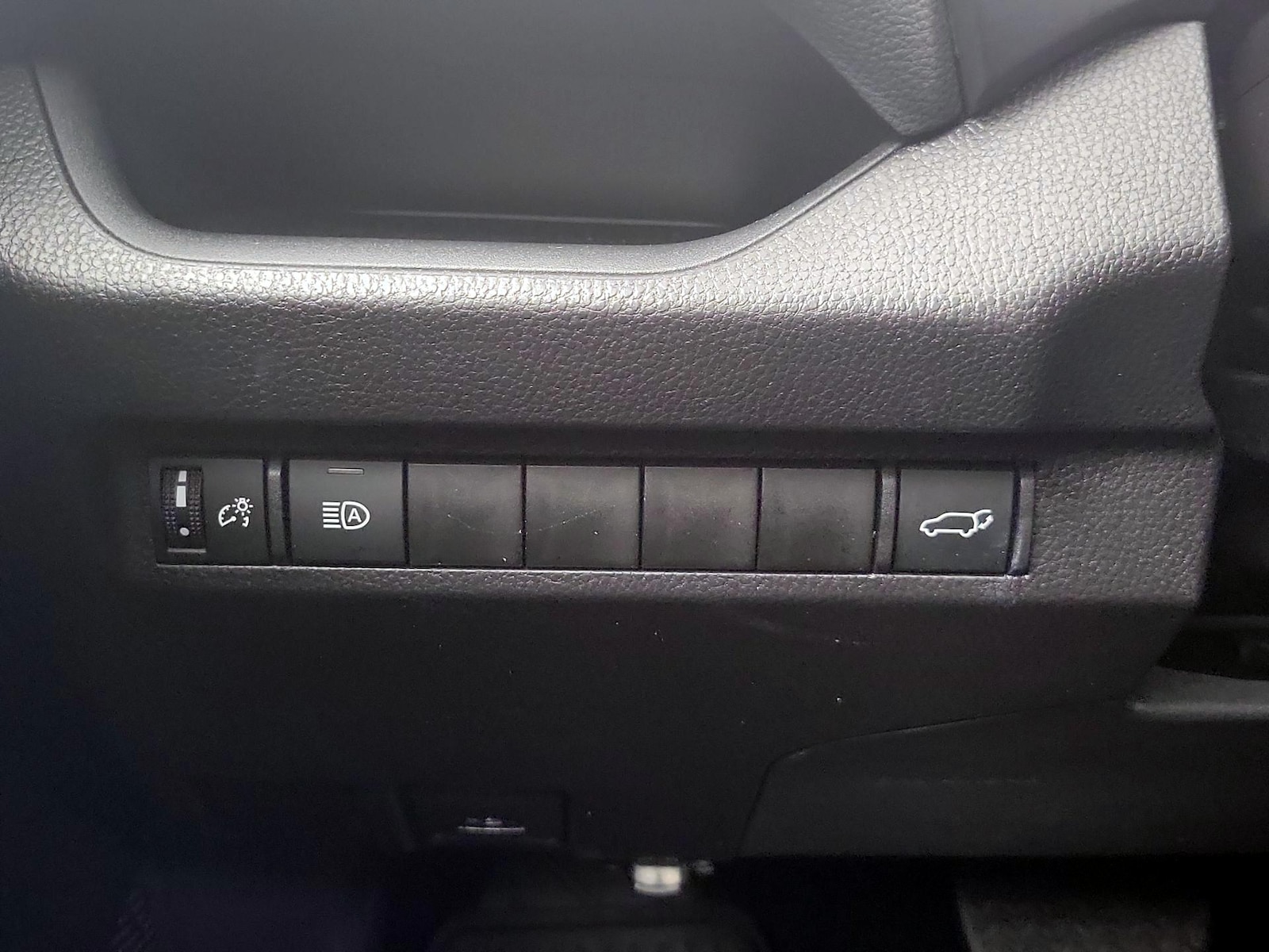 2025 Toyota RAV4 XLE Premium - Photo 14