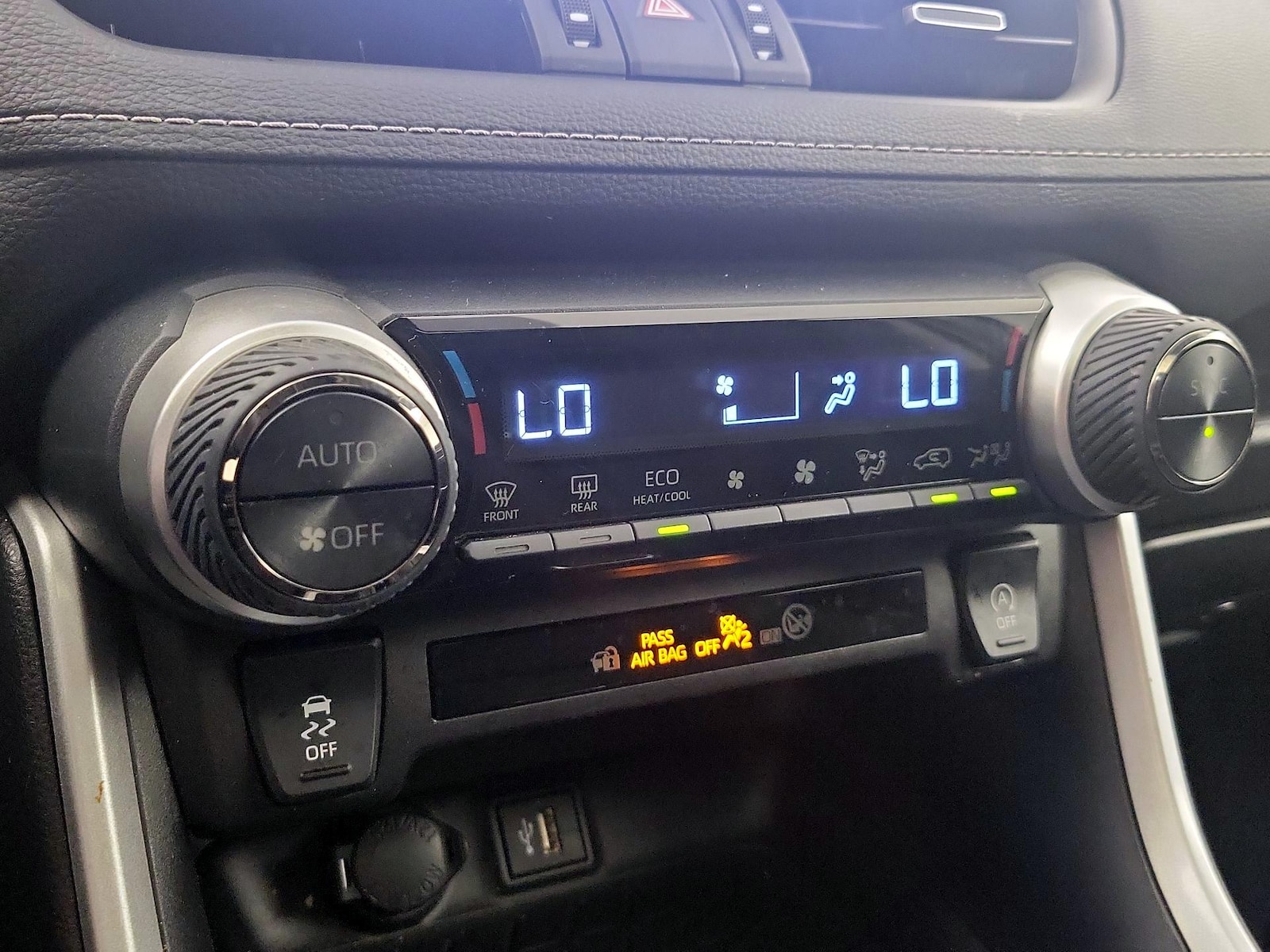 2025 Toyota RAV4 XLE Premium - Photo 17