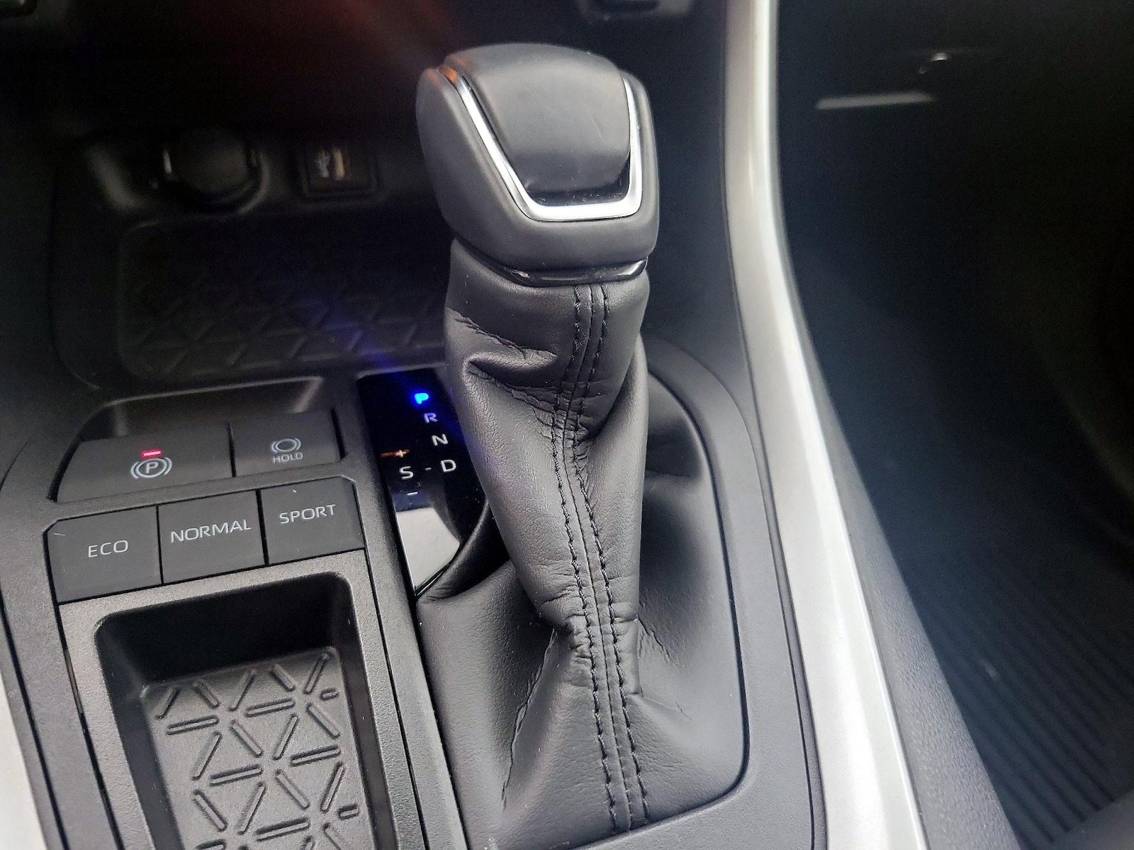 2025 Toyota RAV4 XLE Premium - Photo 18