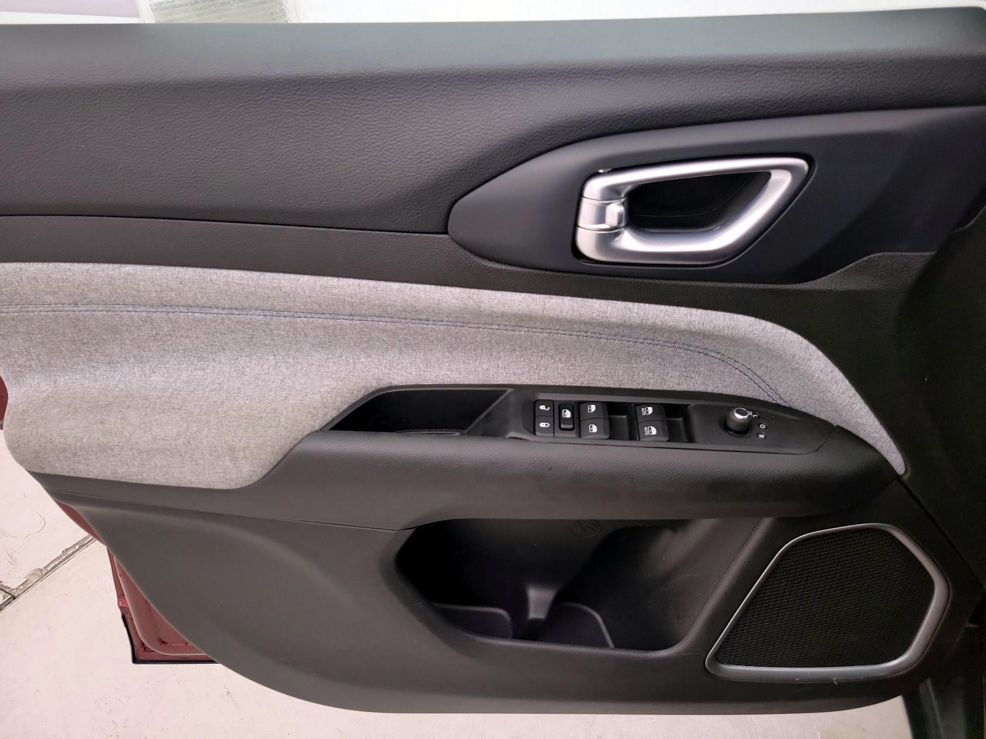 Thumbnail: 2022 Jeep Compass - 12