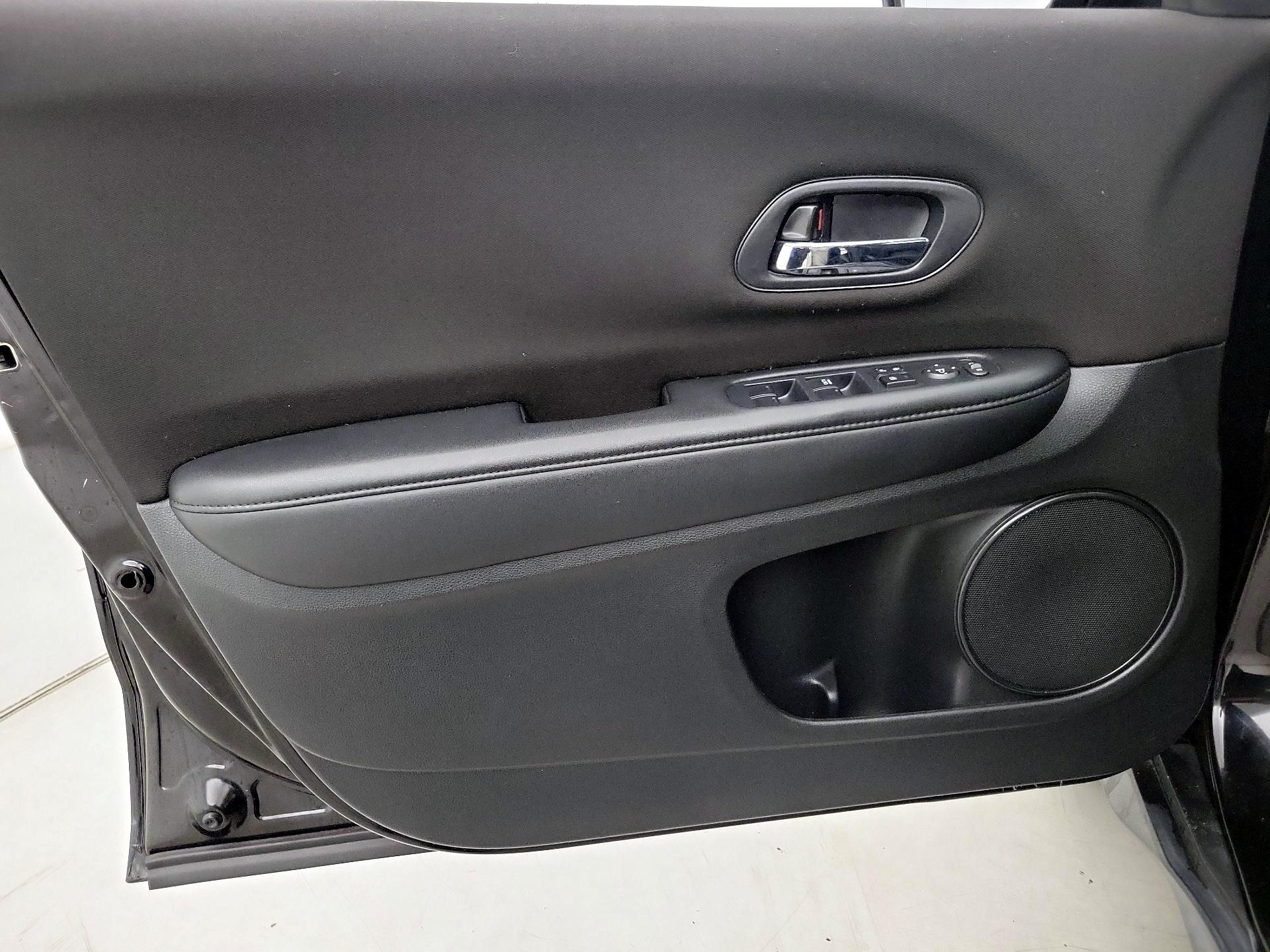 Thumbnail: 2016 Honda HR-V - 12