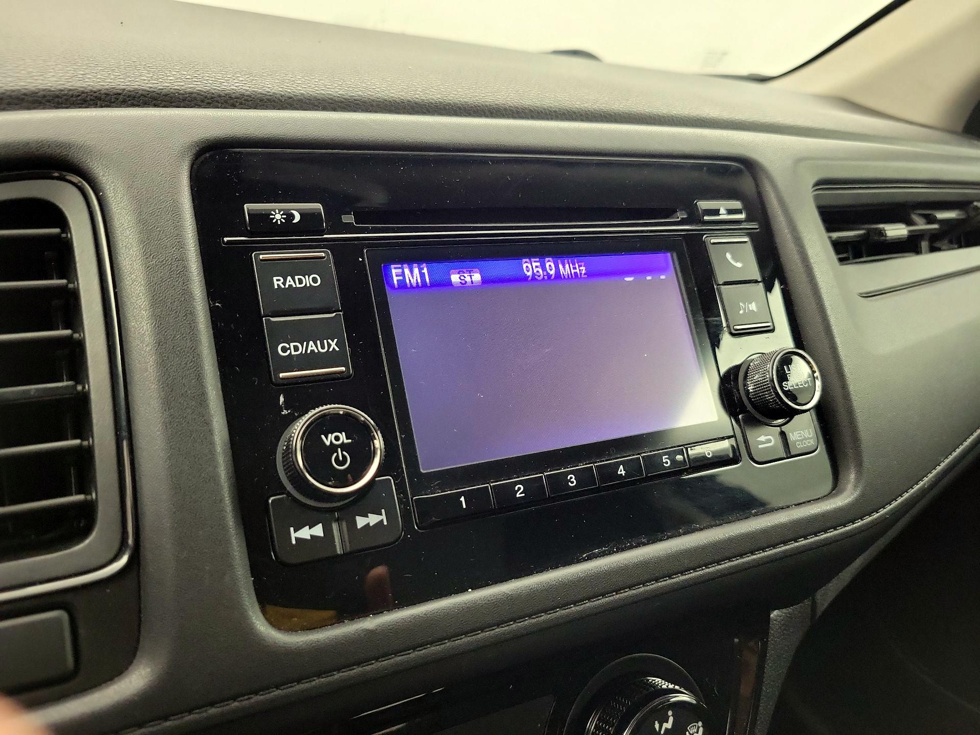 Thumbnail: 2016 Honda HR-V - 15