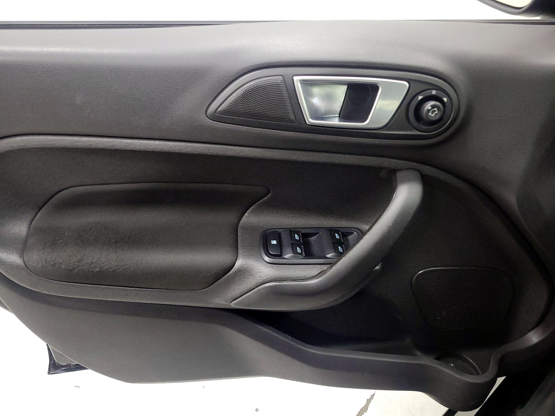 Thumbnail: 2015 Ford Fiesta - 12
