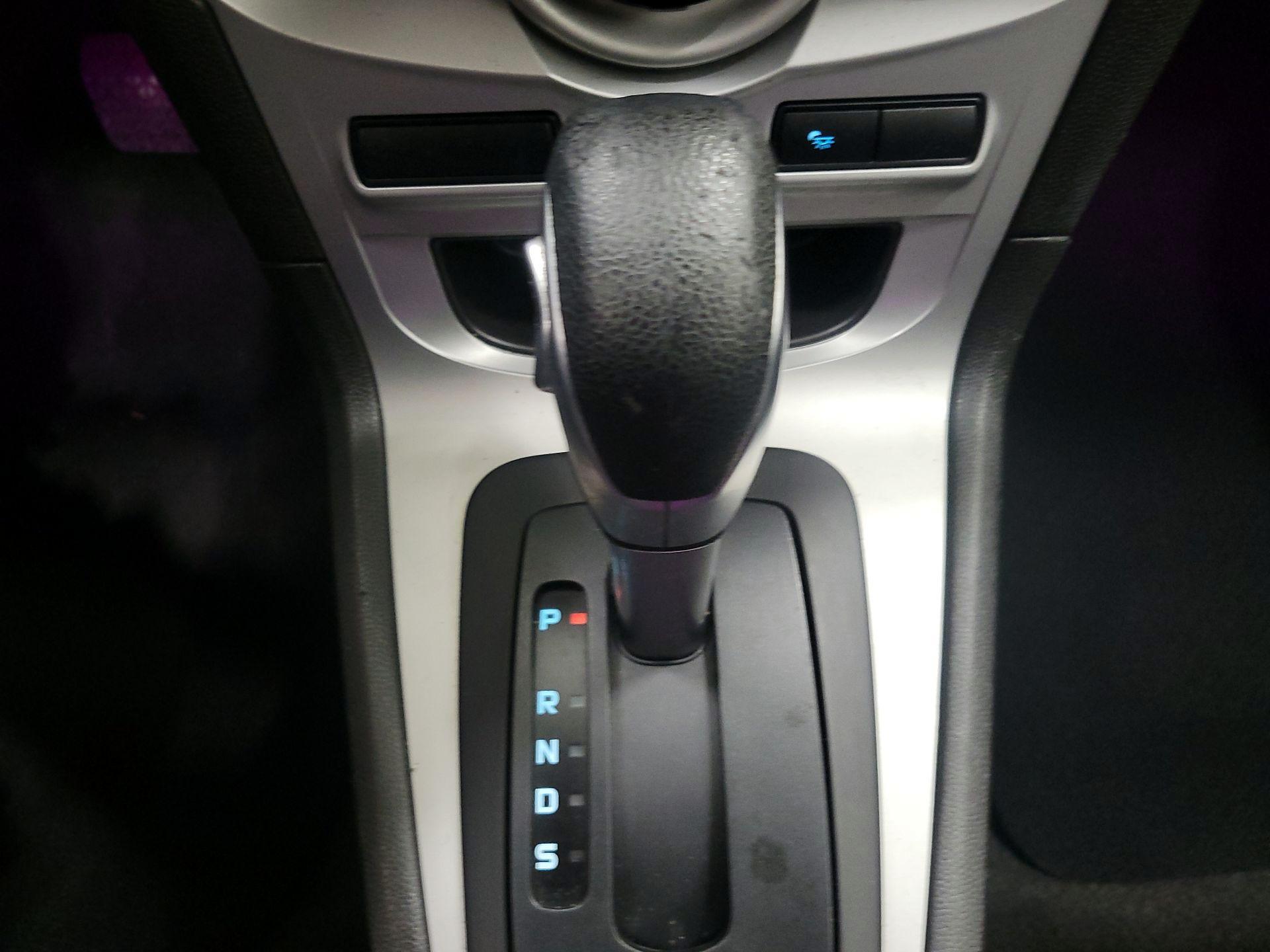 Thumbnail: 2015 Ford Fiesta - 16