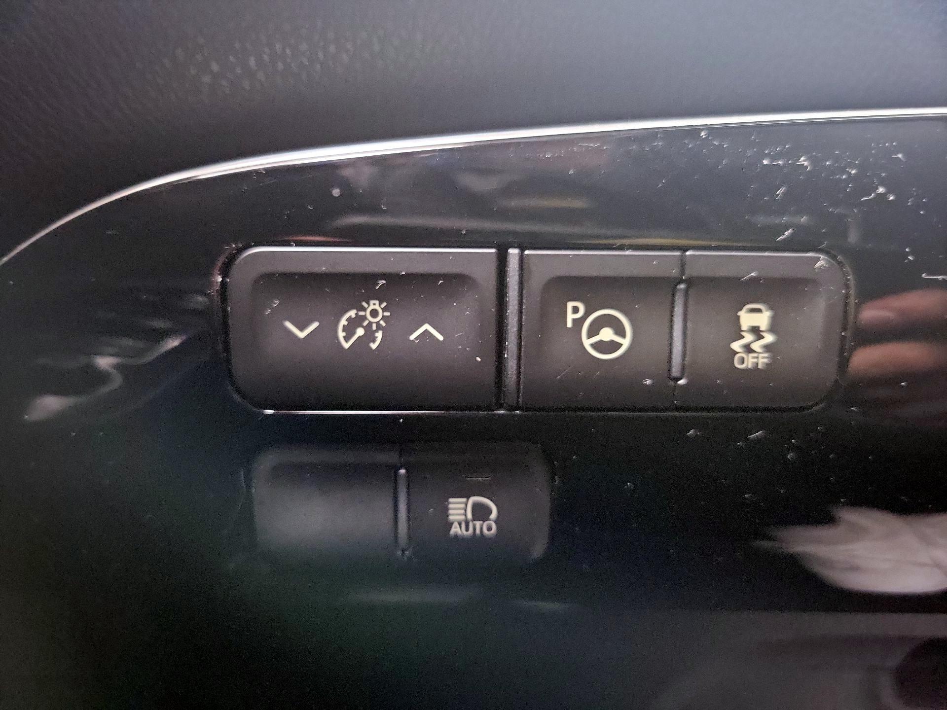 Thumbnail: 2018 Toyota Prius - 13