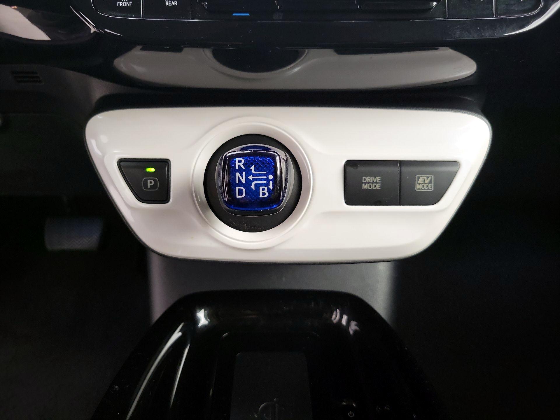 Thumbnail: 2018 Toyota Prius - 17