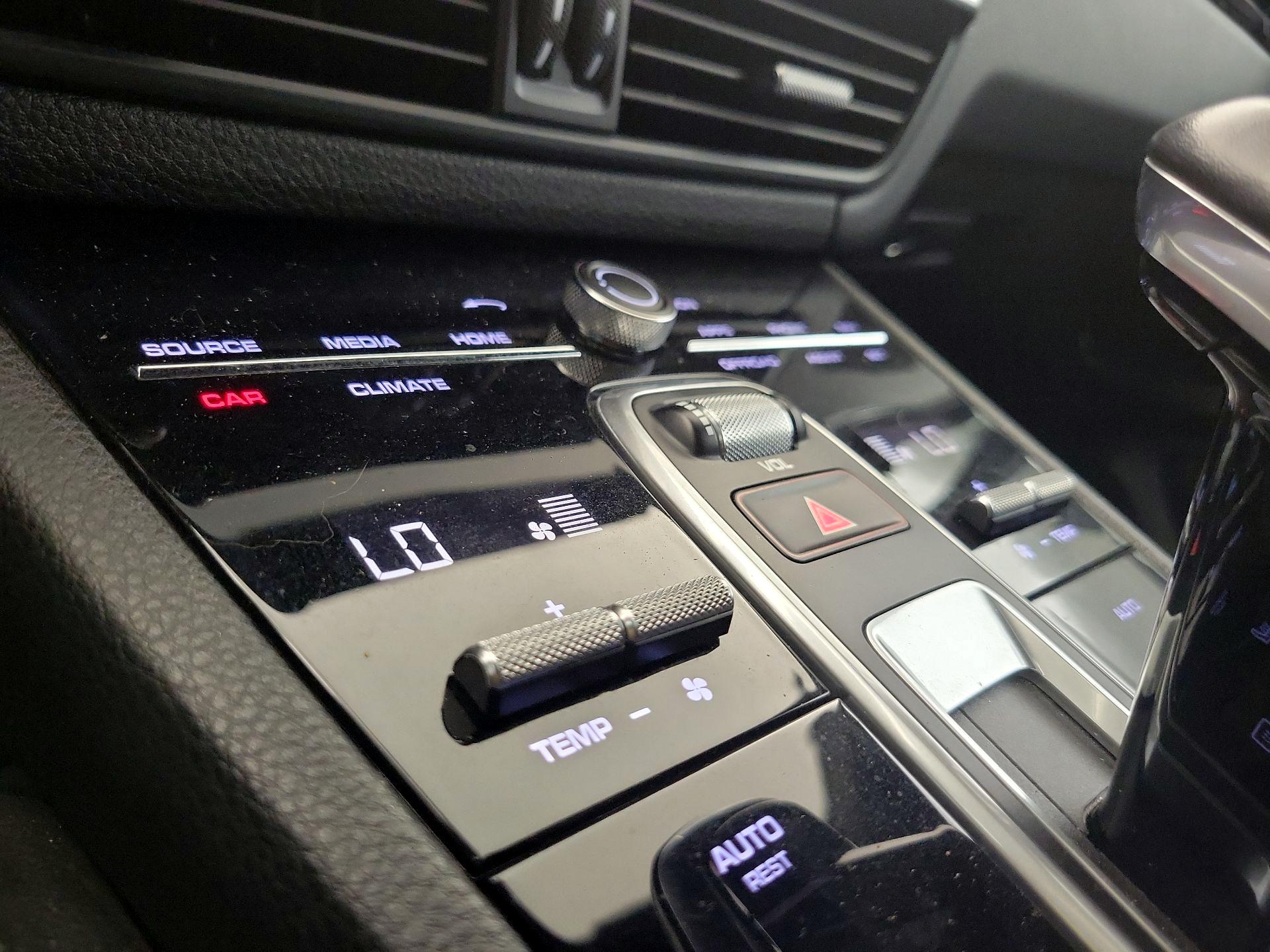 Thumbnail: 2019 Porsche Cayenne - 17