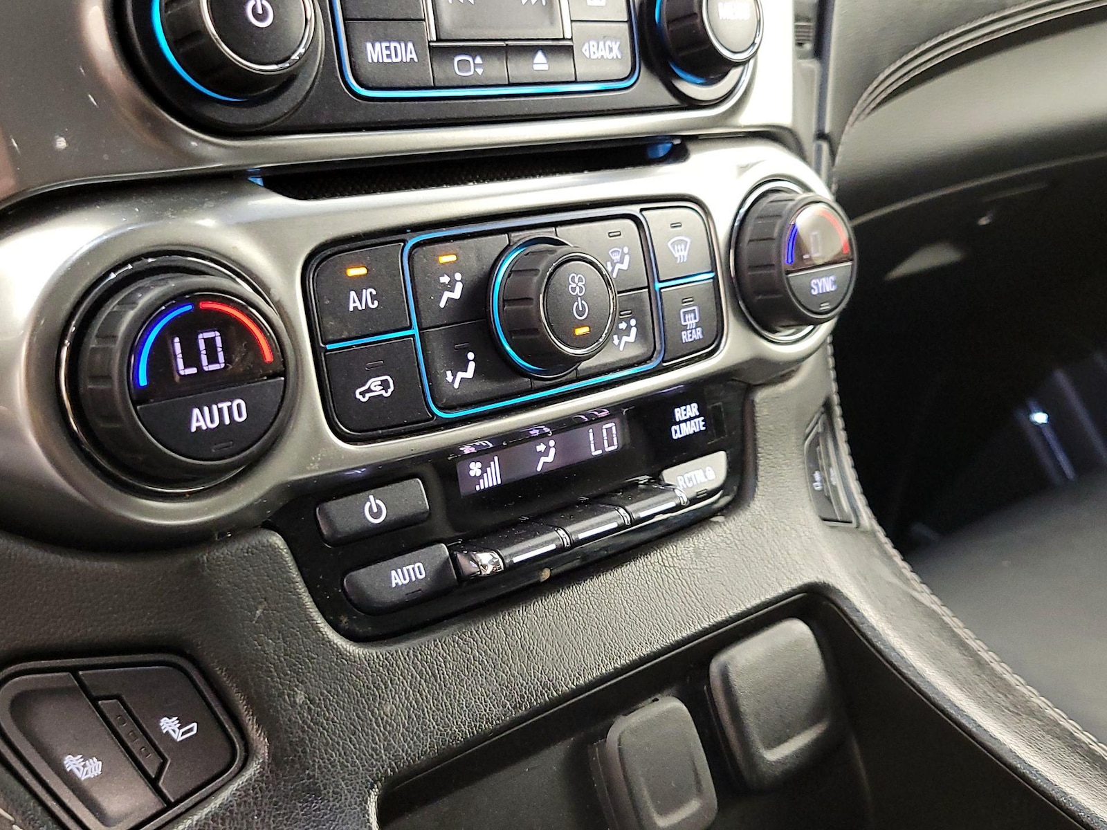 2020 Chevrolet Tahoe LT - Photo 17