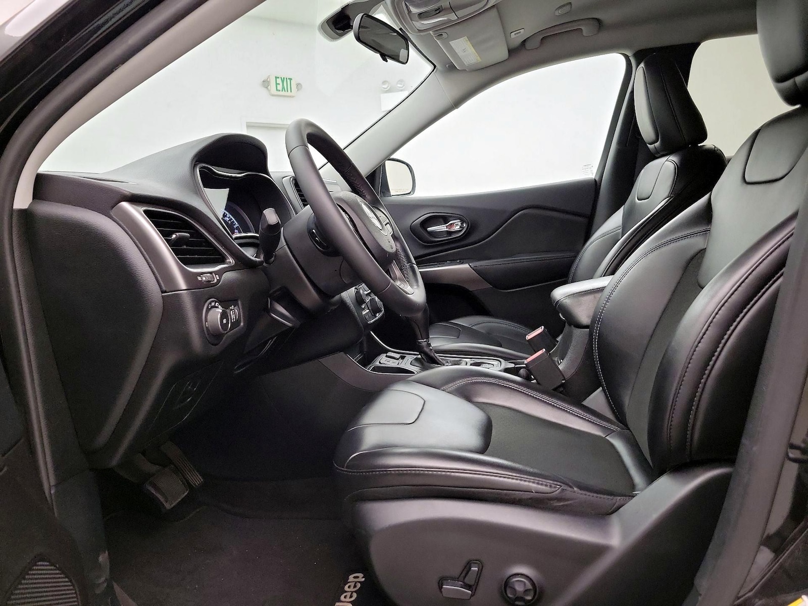 2019 Jeep Cherokee Latitude Plus - Photo 12