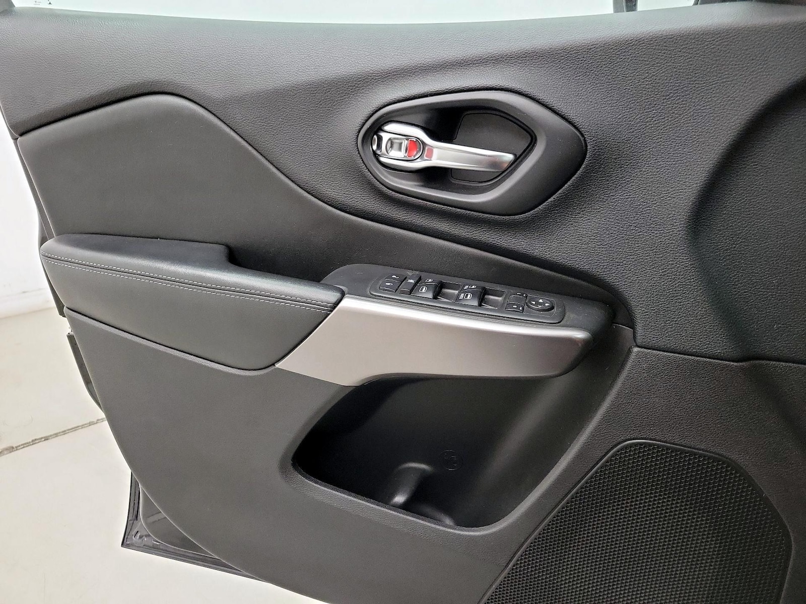 2019 Jeep Cherokee Latitude Plus - Photo 13