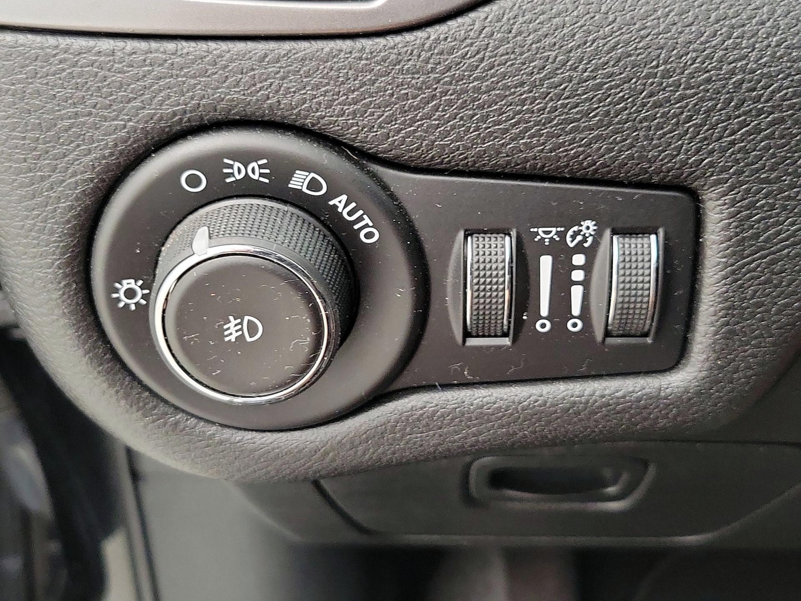 2019 Jeep Cherokee Latitude Plus - Photo 14