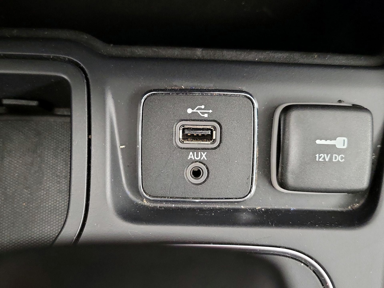 2019 Jeep Cherokee Latitude Plus - Photo 19