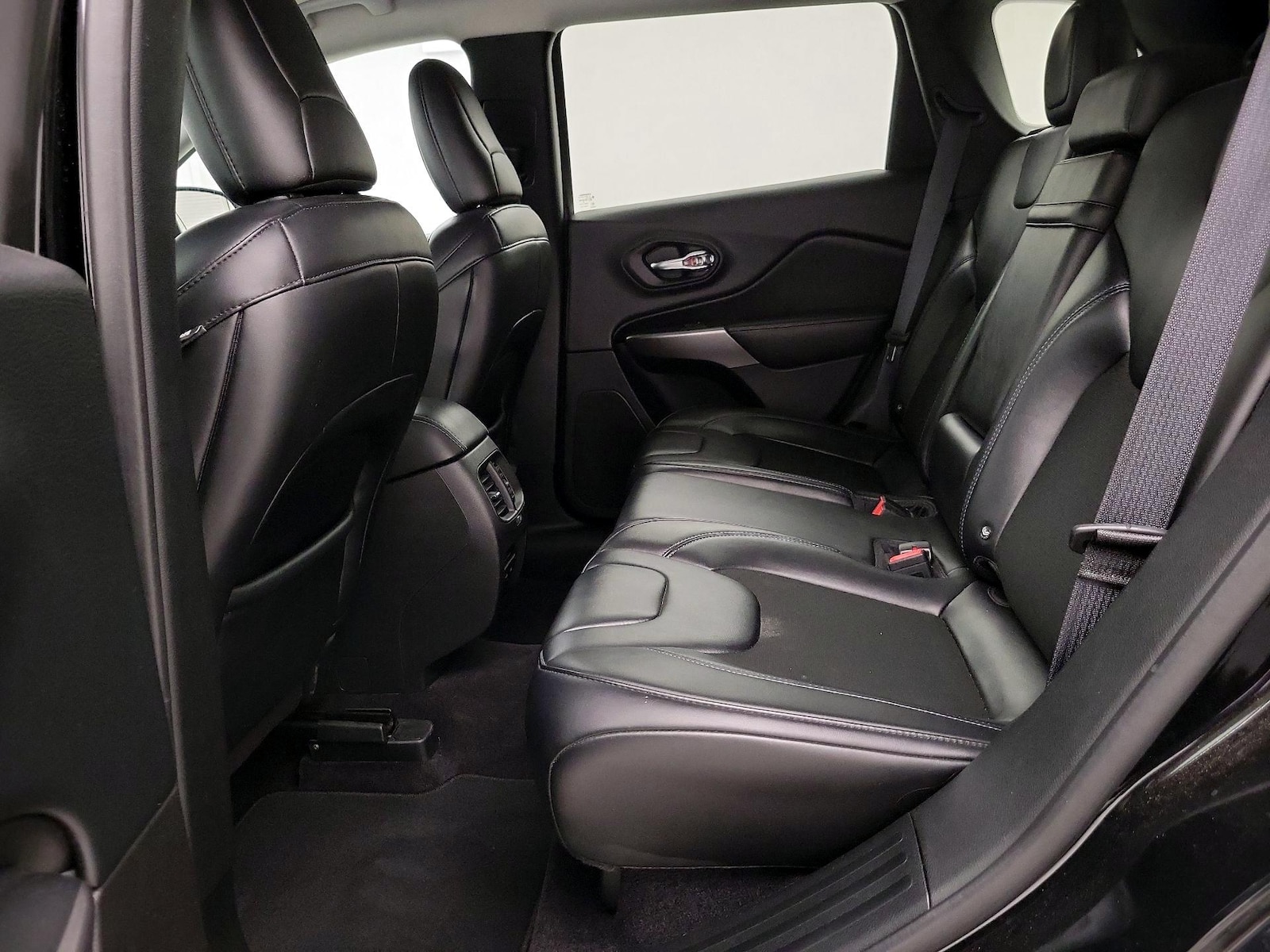 2019 Jeep Cherokee Latitude Plus - Photo 20