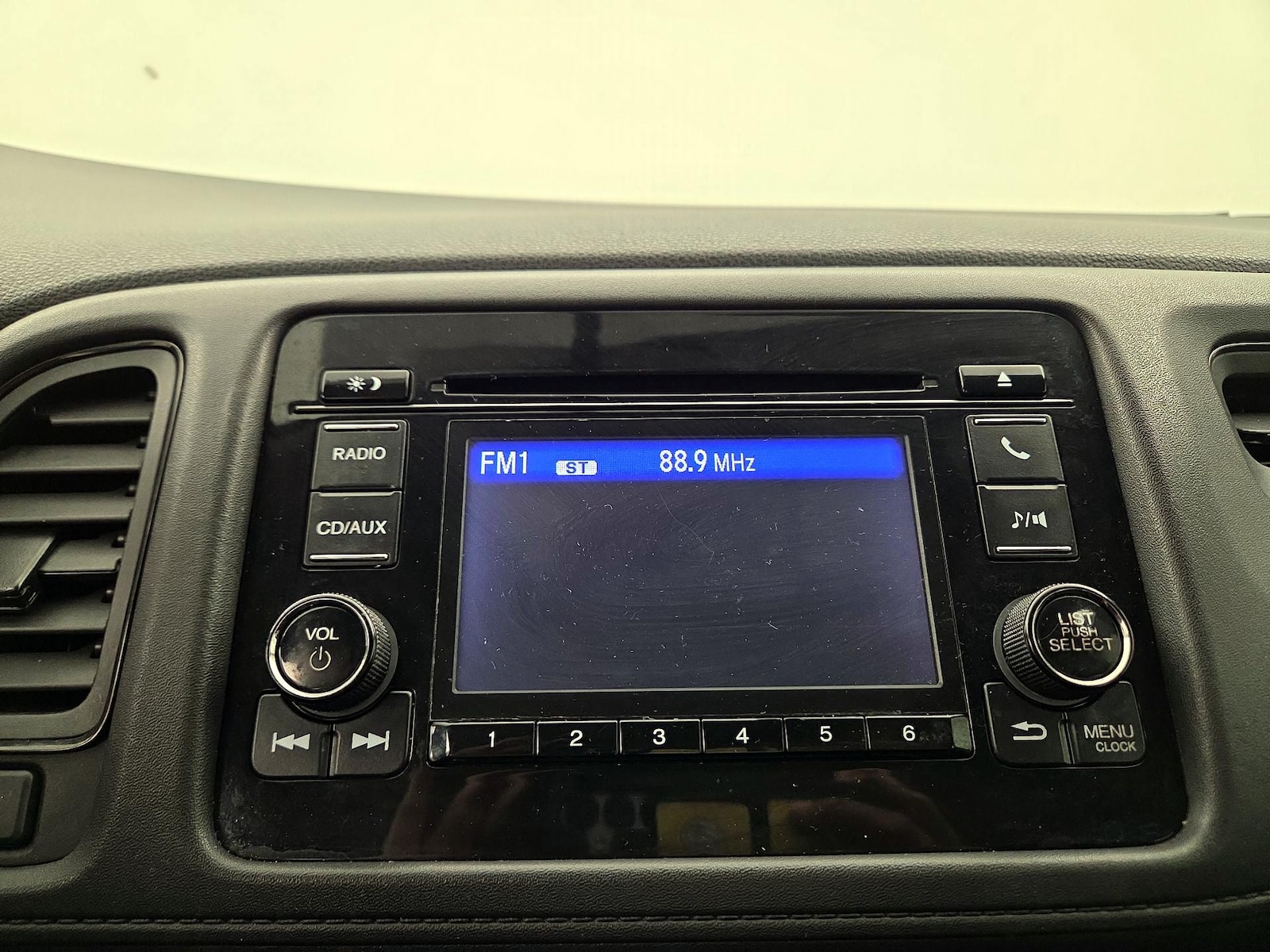 2017 Honda HR-V LX - Photo 16
