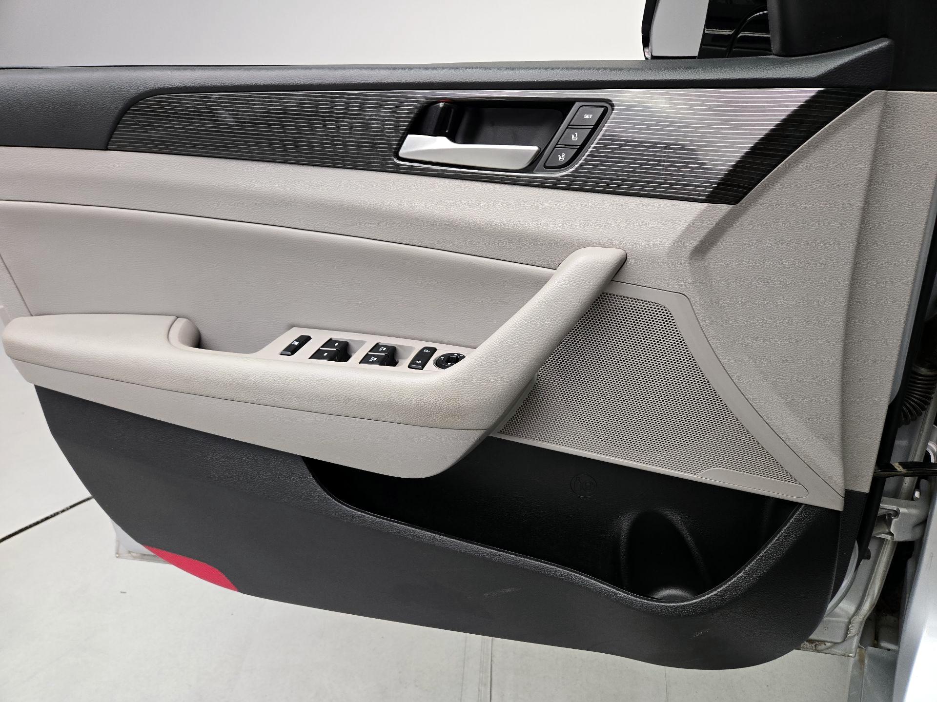 Thumbnail: 2019 Hyundai Sonata - 12