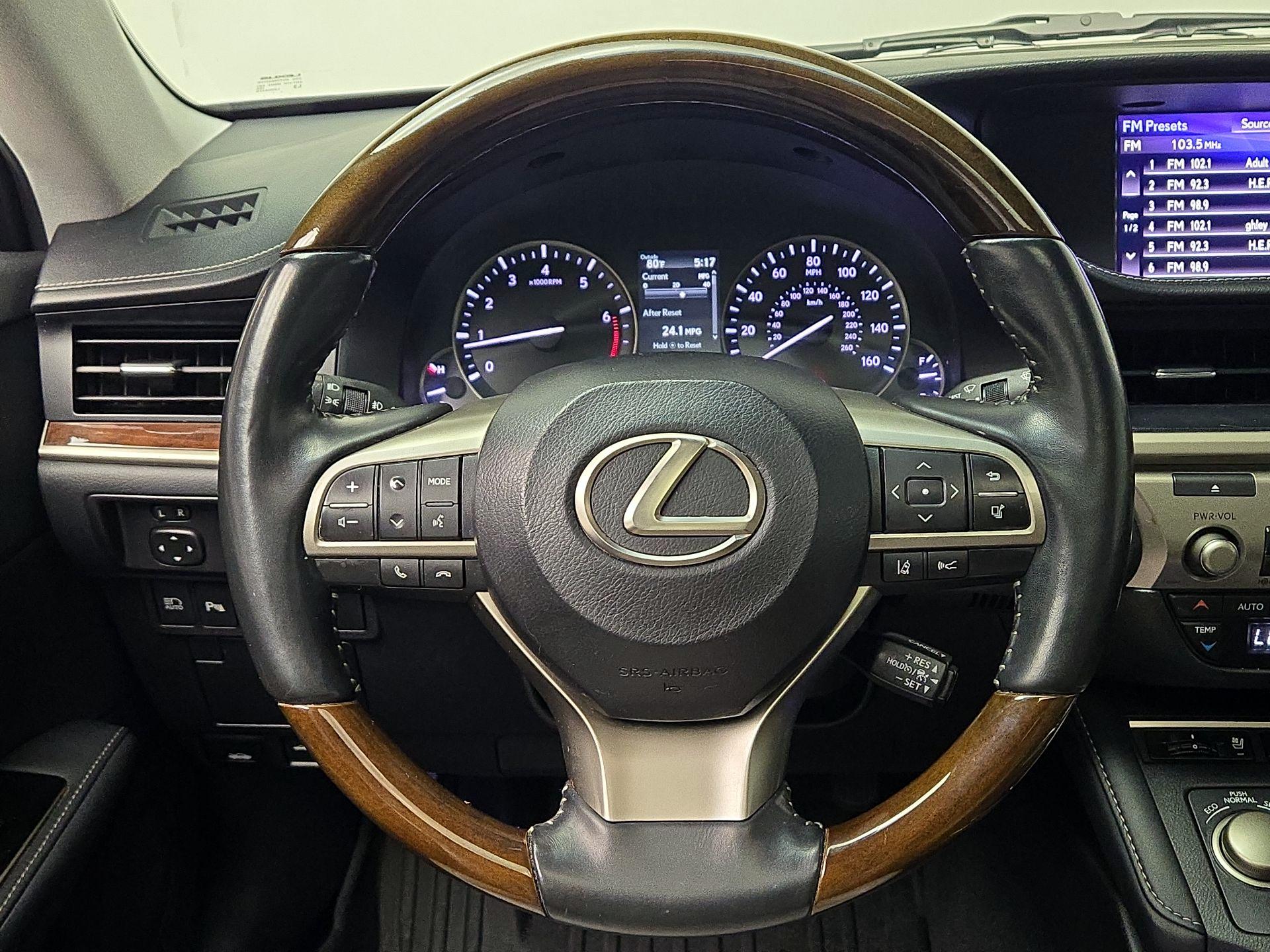 Thumbnail: 2017 Lexus ES - 10