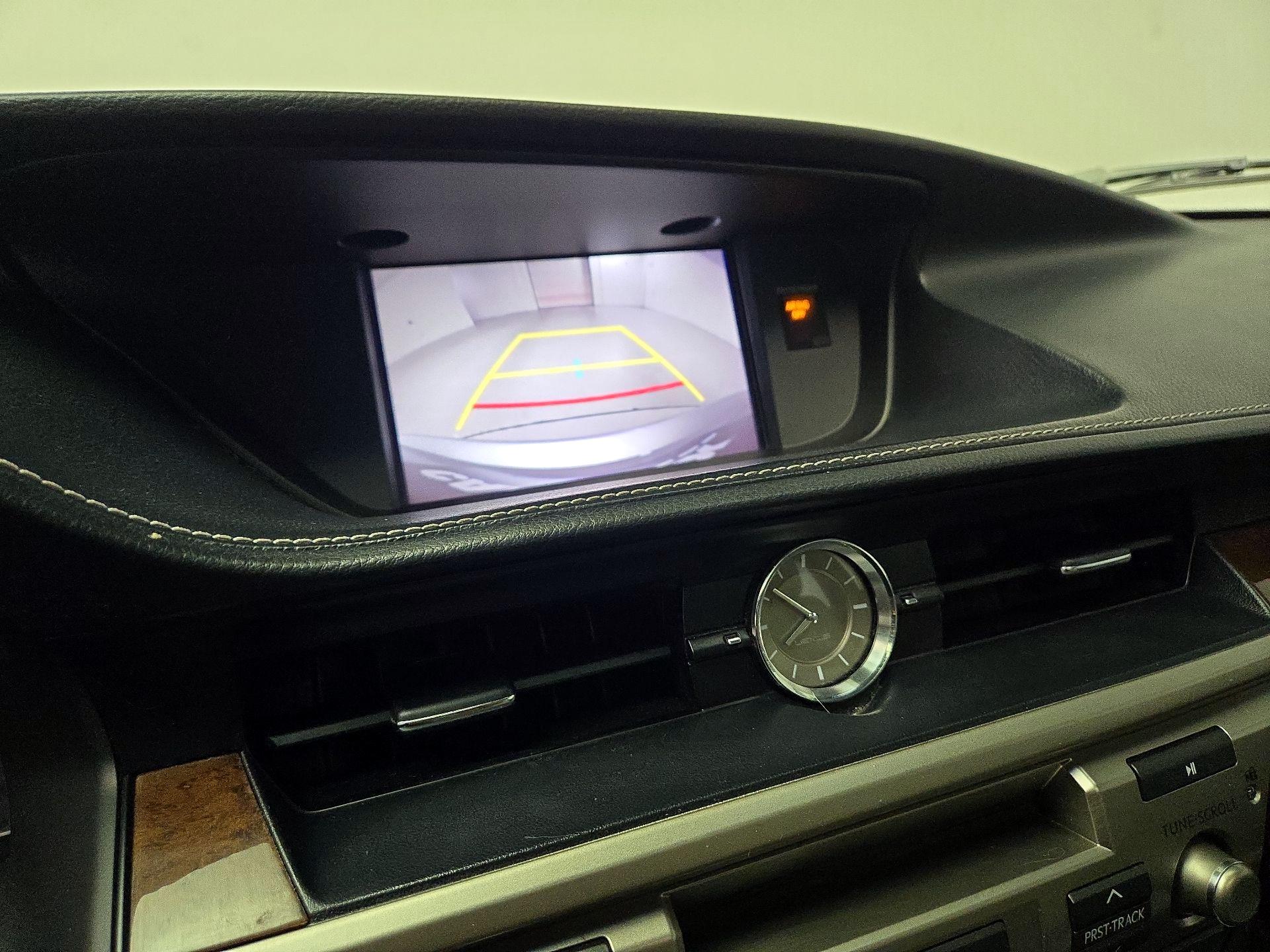 Thumbnail: 2017 Lexus ES - 15