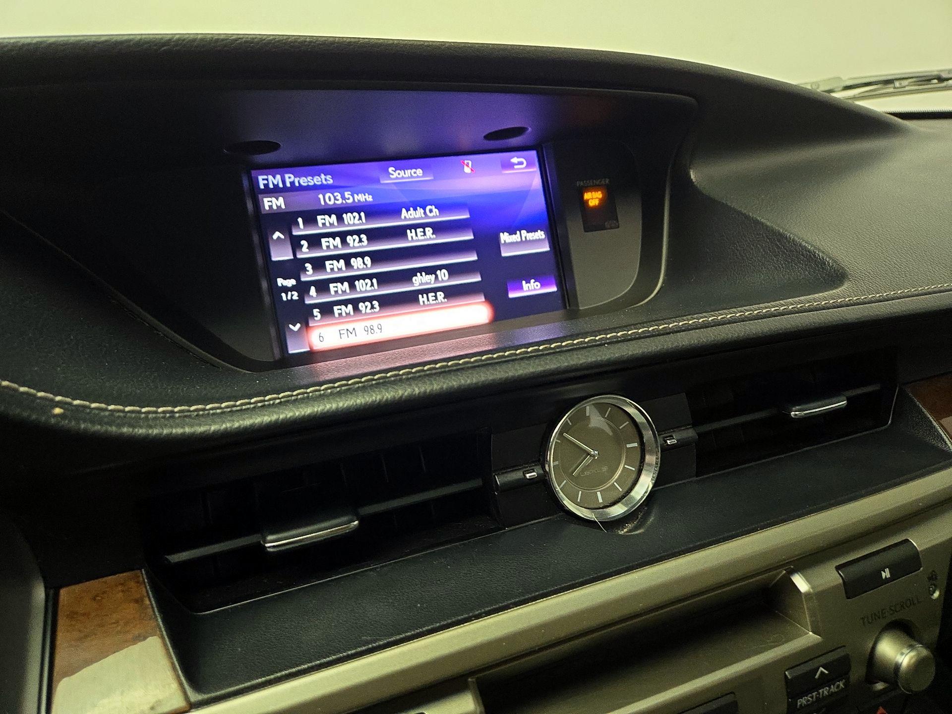 Thumbnail: 2017 Lexus ES - 16