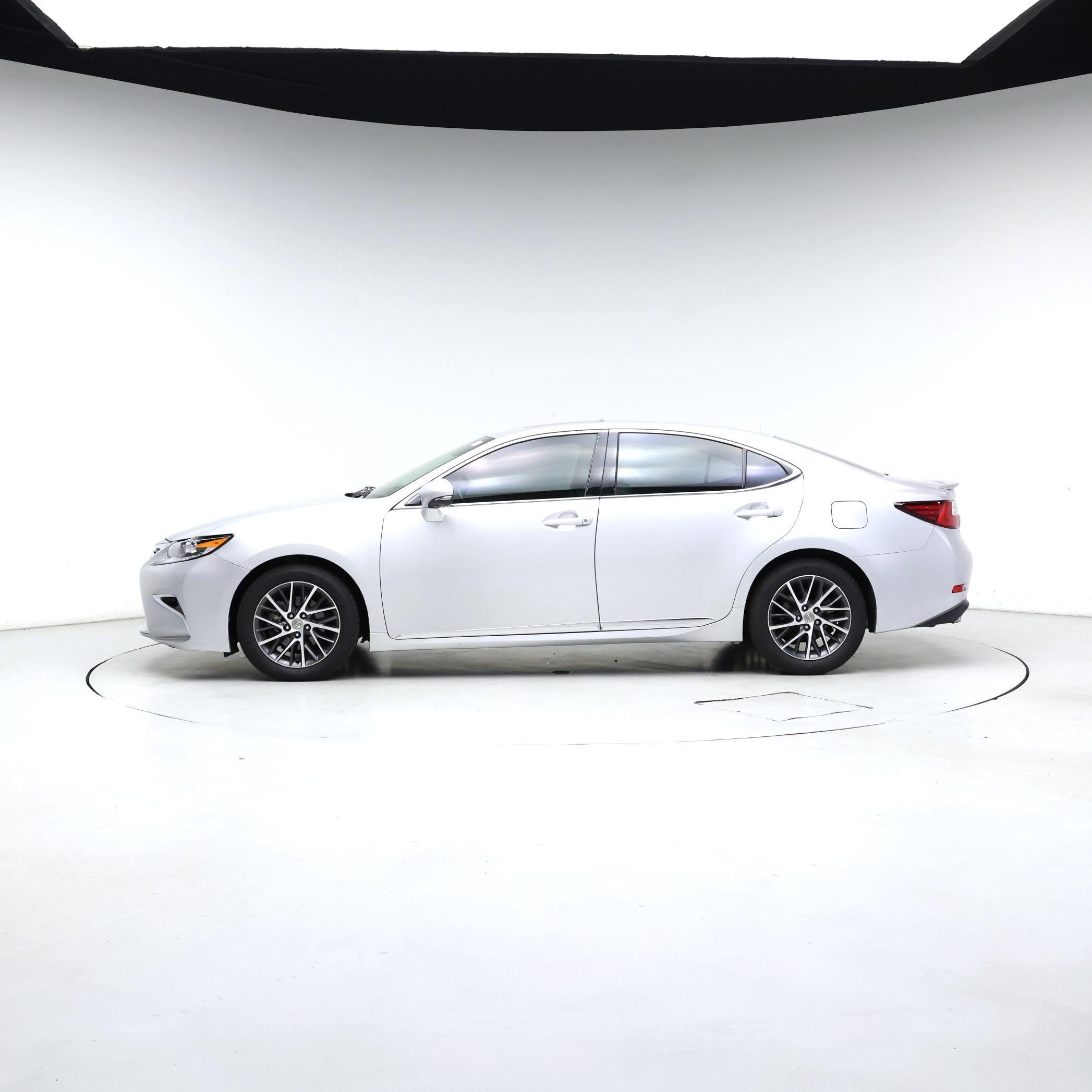 Thumbnail: 2017 Lexus ES - 3
