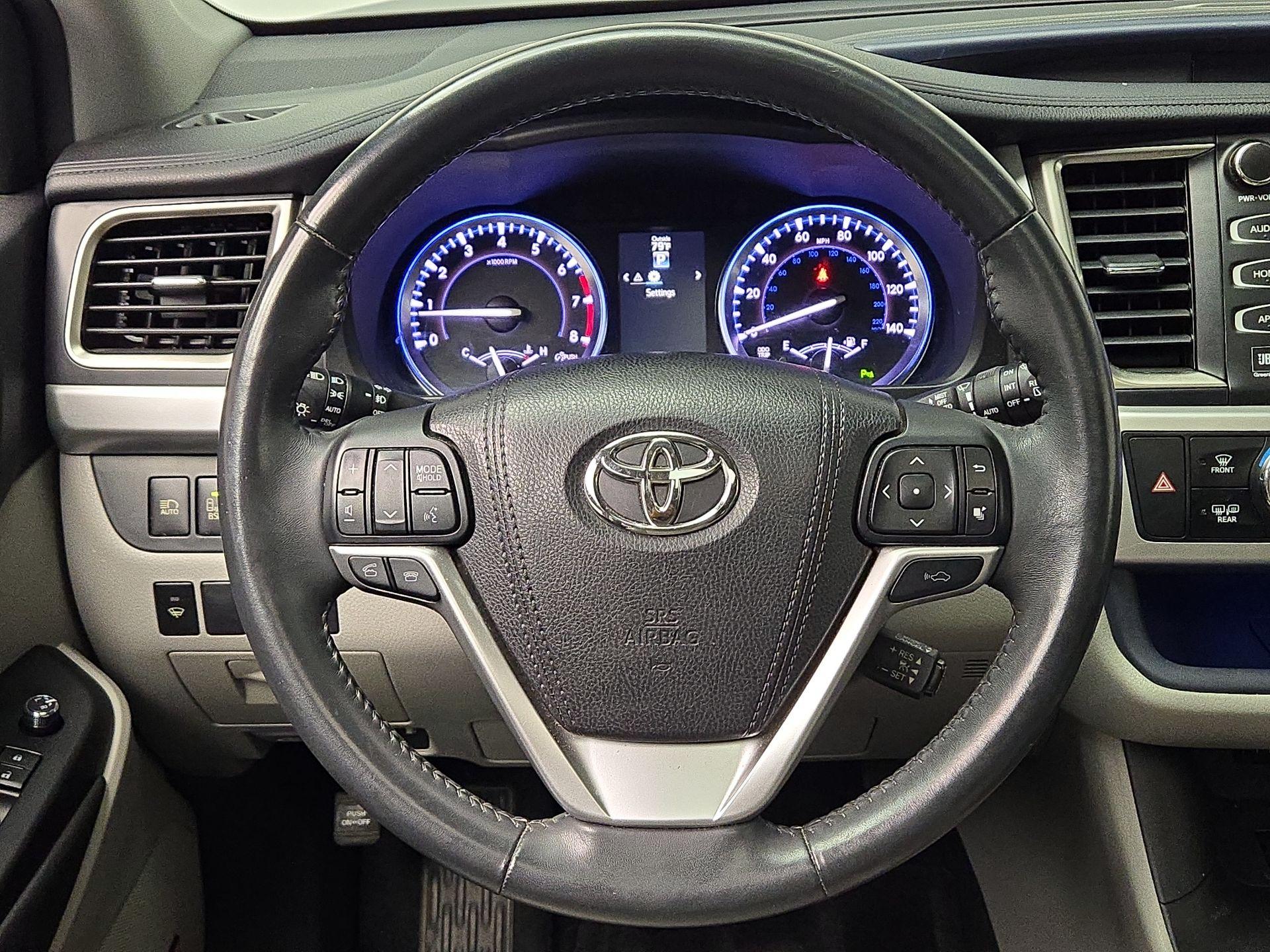 Thumbnail: 2016 Toyota Highlander - 10