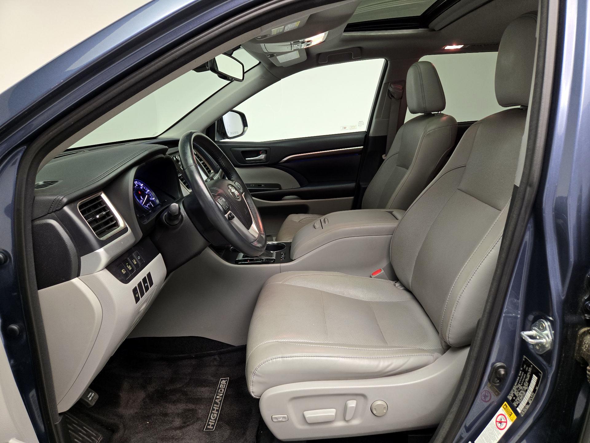 Thumbnail: 2016 Toyota Highlander - 11