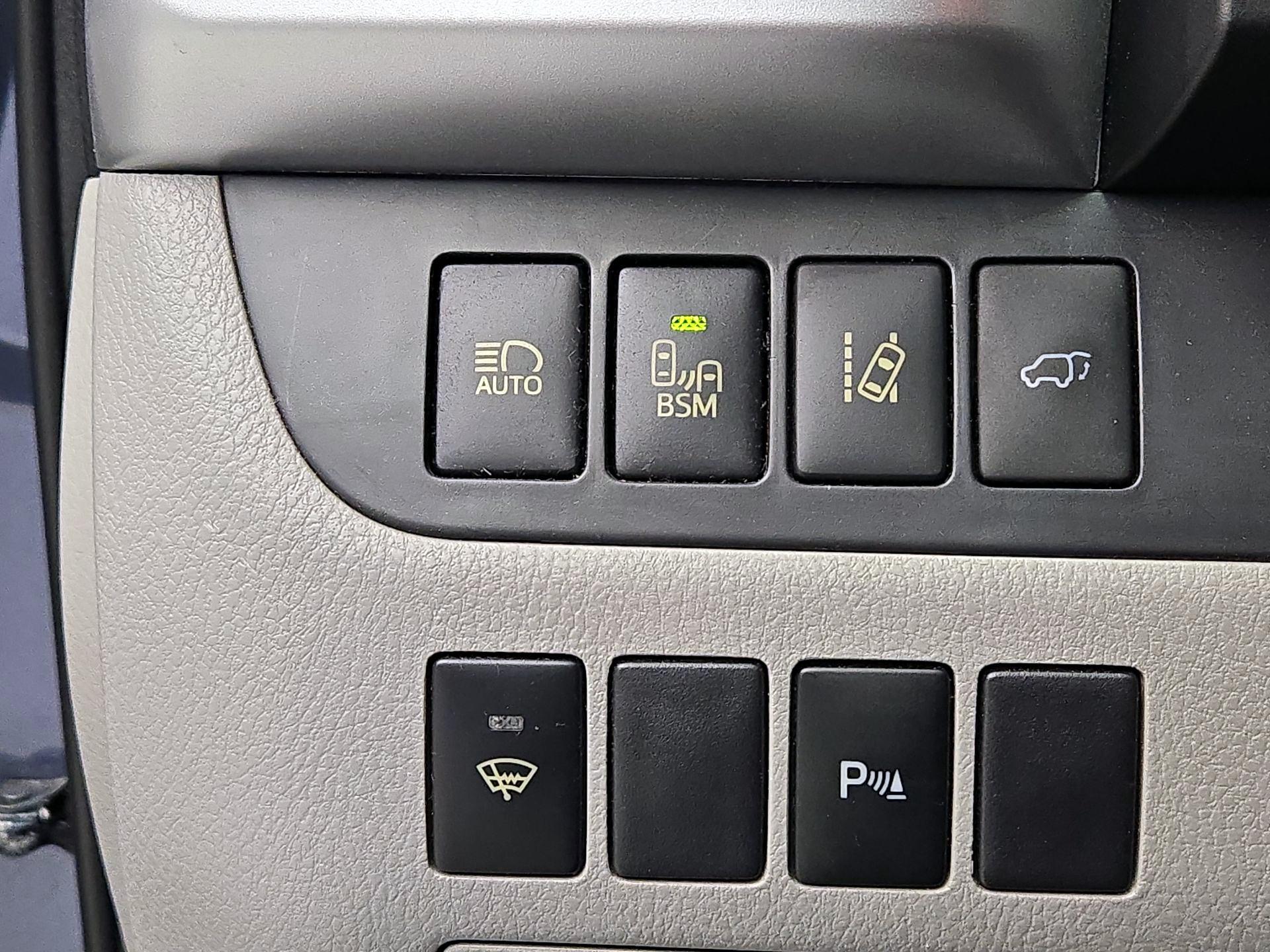 Thumbnail: 2016 Toyota Highlander - 13