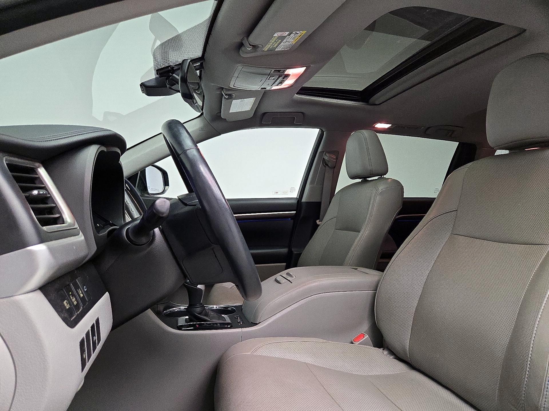 Thumbnail: 2016 Toyota Highlander - 20