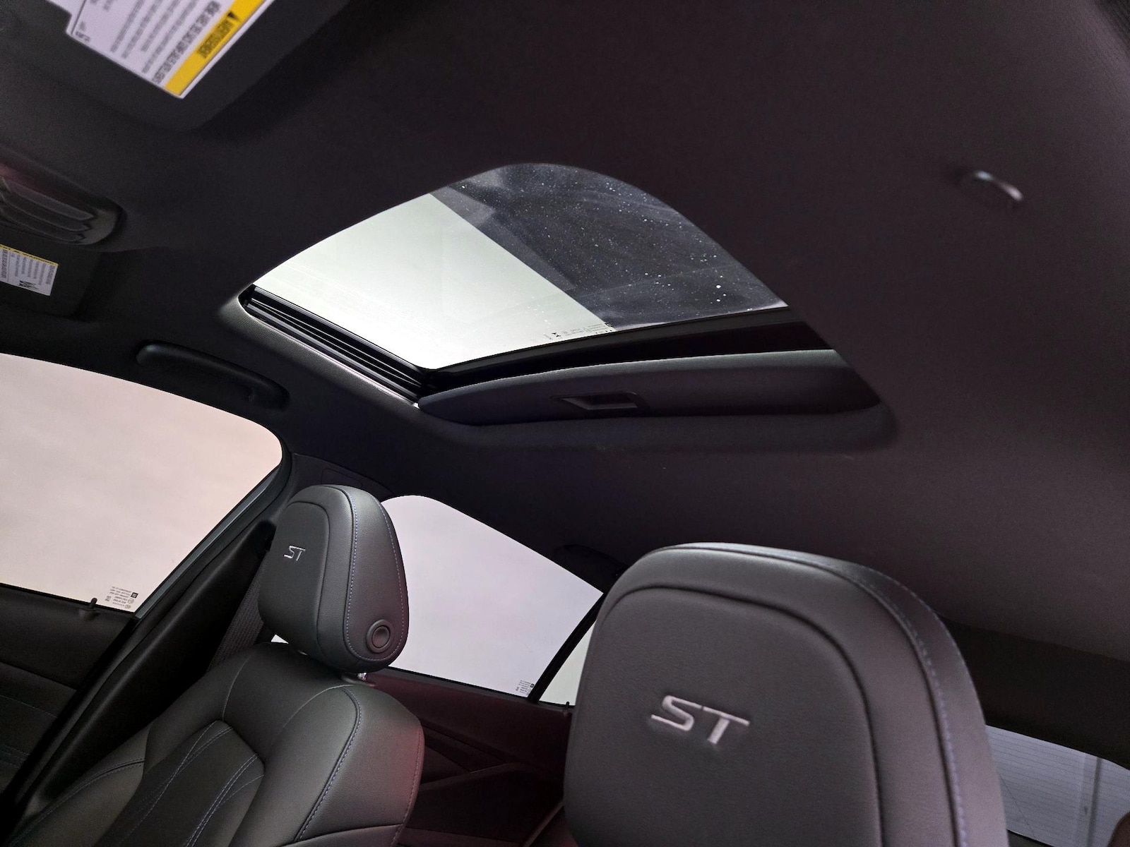 Sunroof(s) & Overhead Airbags
